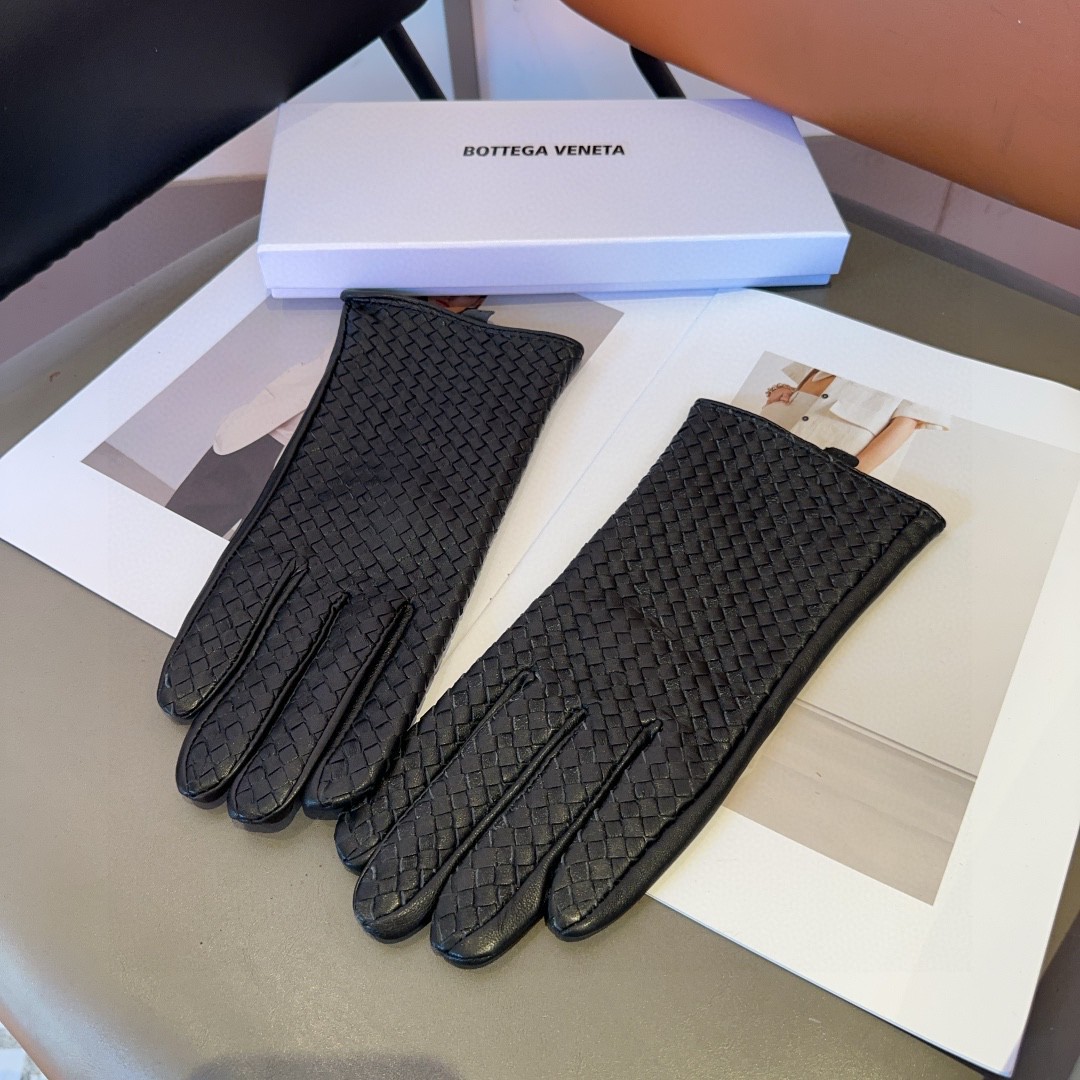 Top-Quality Imported Sheep Hides: Soft Leather with Warm Wool Inside, Unbeatable Craftsmanship. - 图片 5
