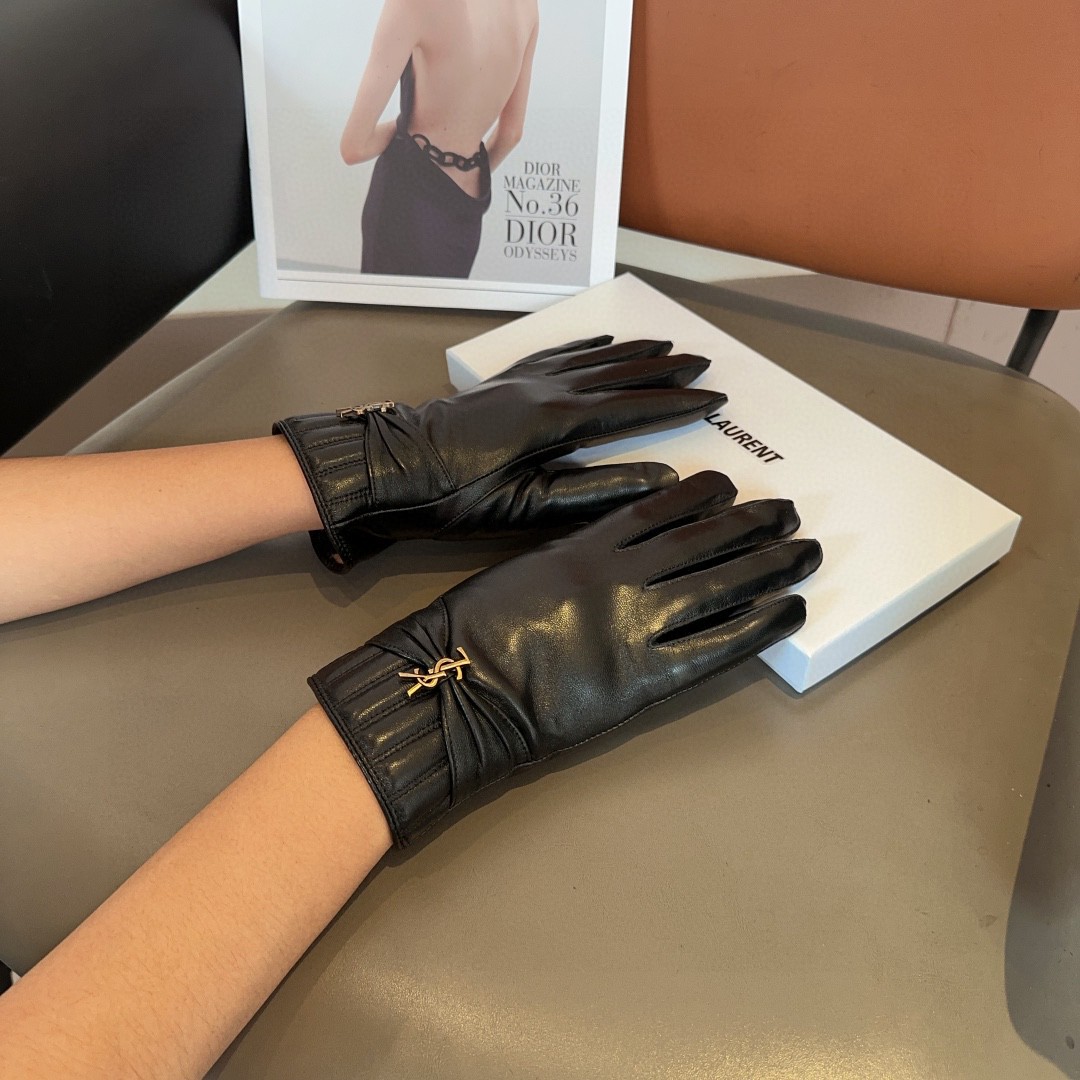 St. Roland’s Gloves: Cozy and Fashionable Warmth for Autumn and Winter