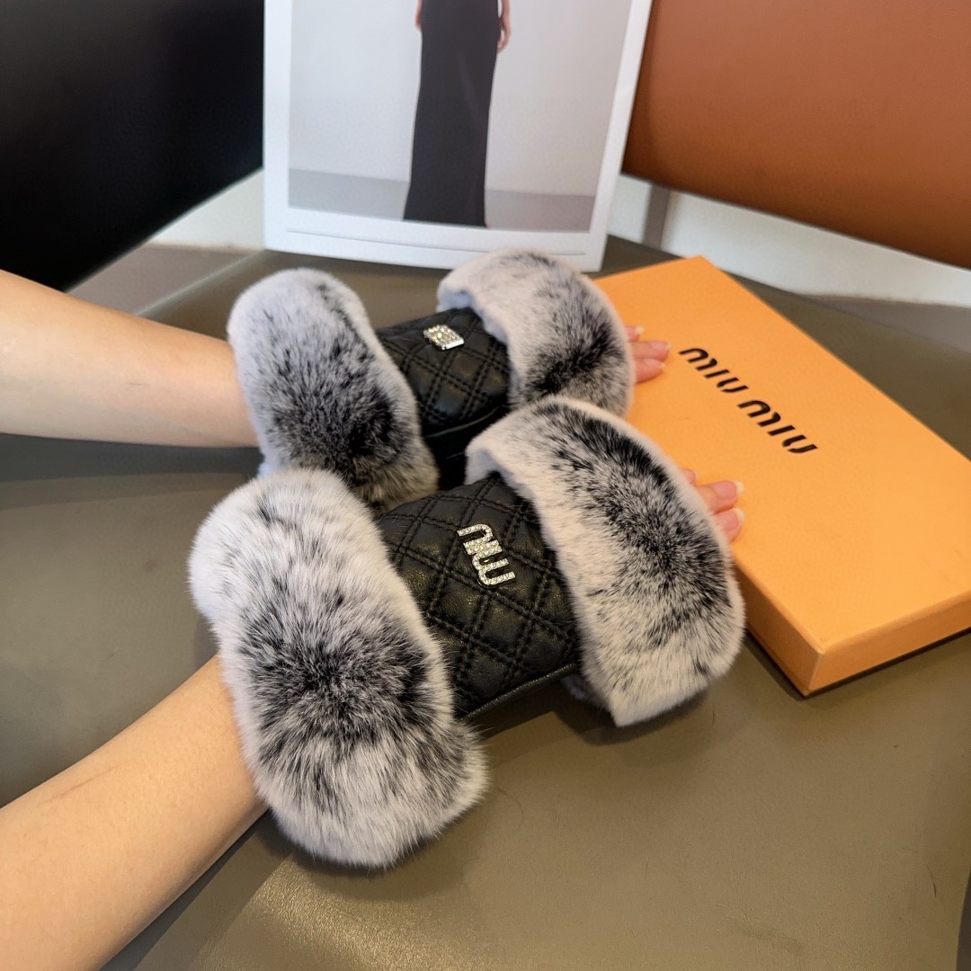 Luxurious Miu Miu Lambskin Gloves: Fashionable, Warm, Cozy, and Soft - 图片 1