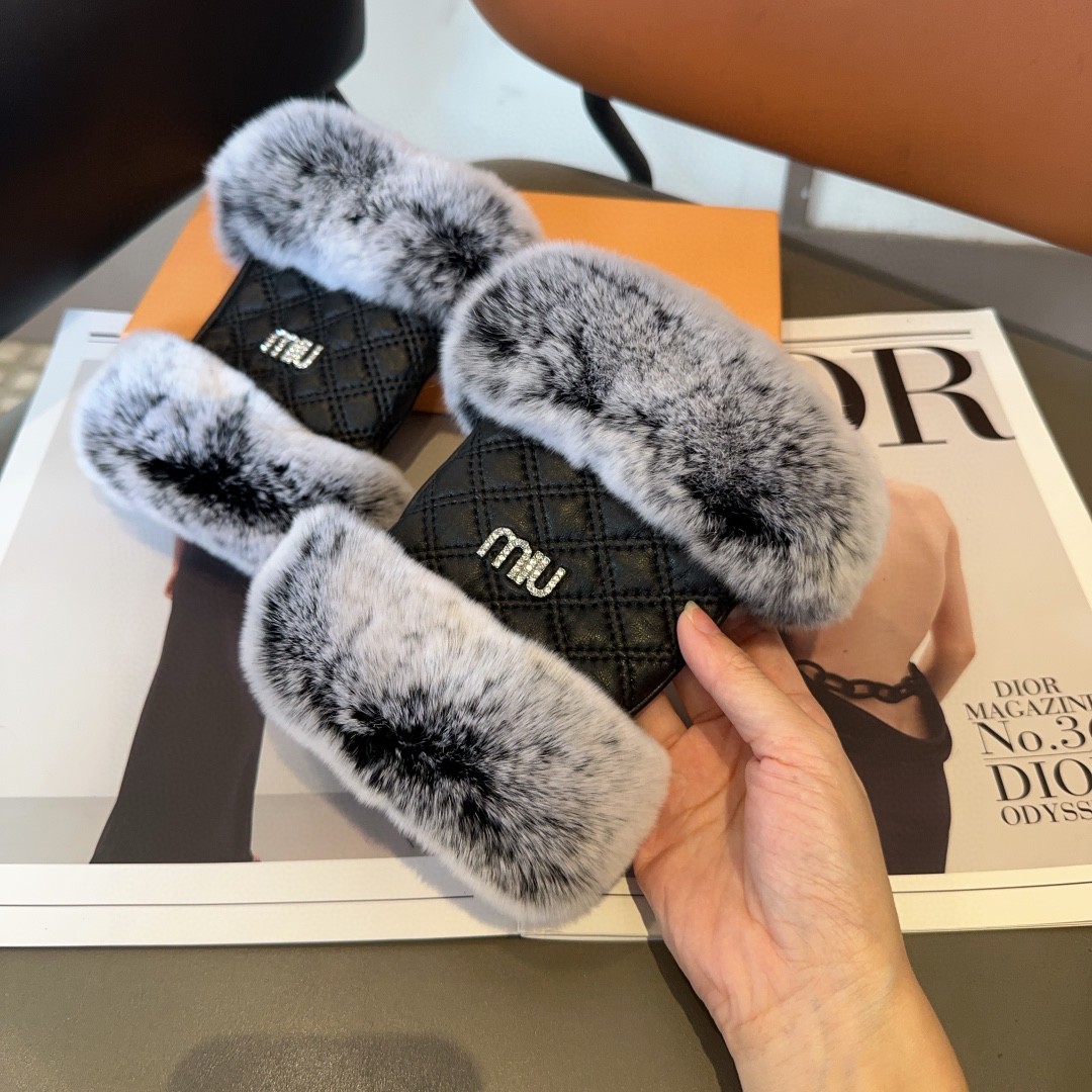 Luxurious Miu Miu Lambskin Gloves: Fashionable, Warm, Cozy, and Soft - 图片 5