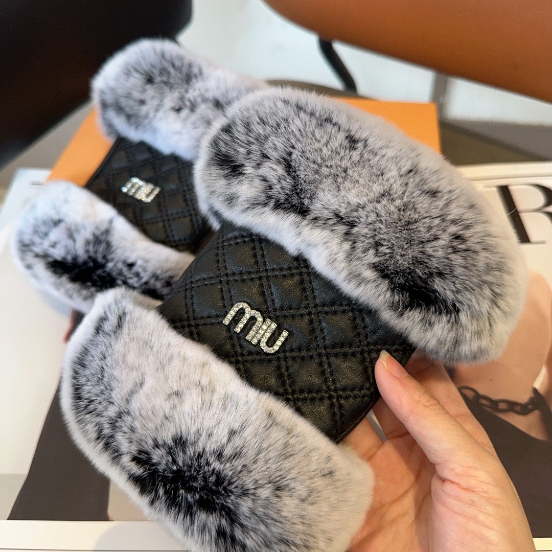 Luxurious Miu Miu Lambskin Gloves: Fashionable, Warm, Cozy, and Soft - 图片 6
