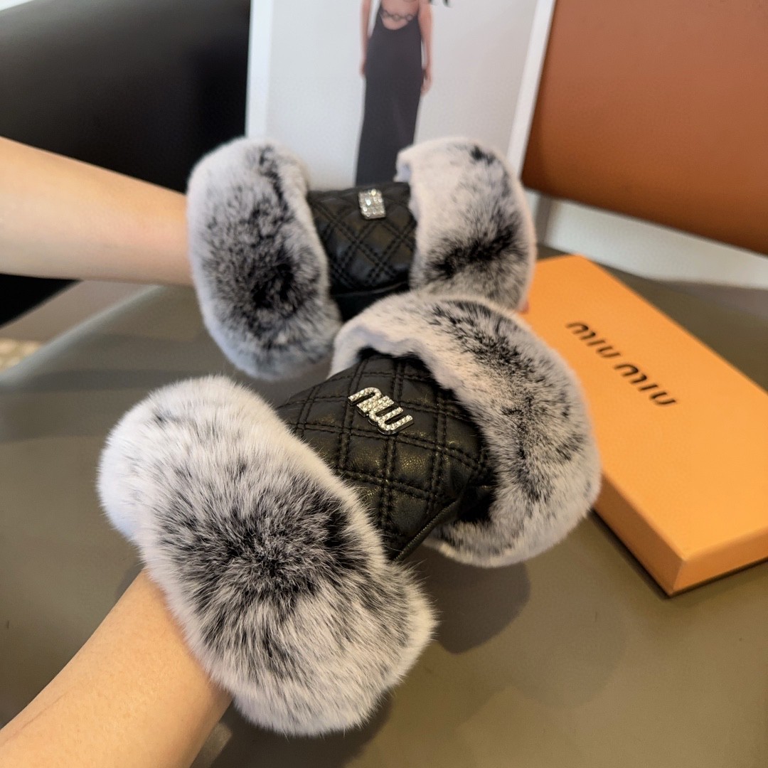 Luxurious Miu Miu Lambskin Gloves: Fashionable, Warm, Cozy, and Soft - 图片 3