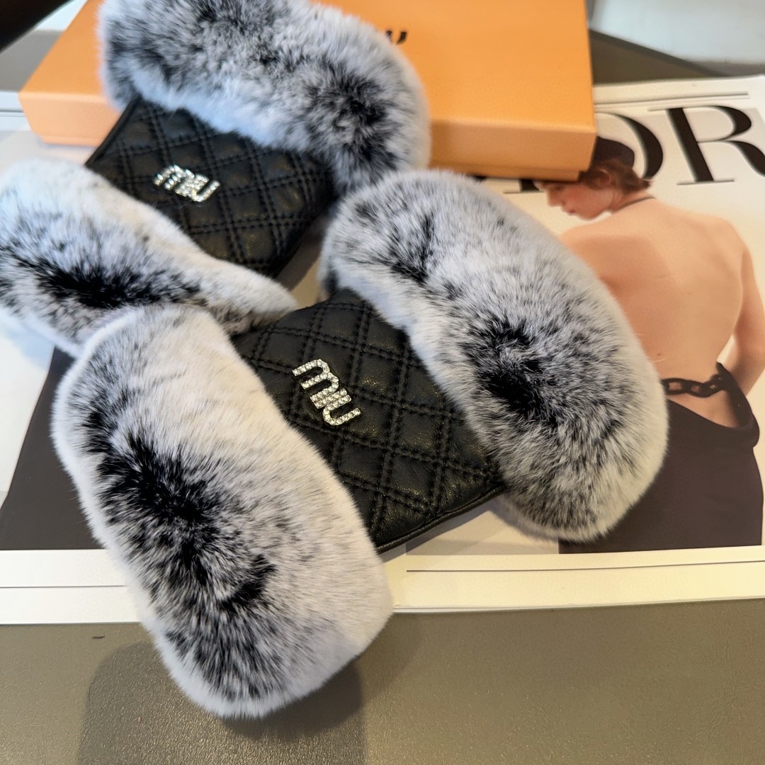 Luxurious Miu Miu Lambskin Gloves: Fashionable, Warm, Cozy, and Soft - 图片 9