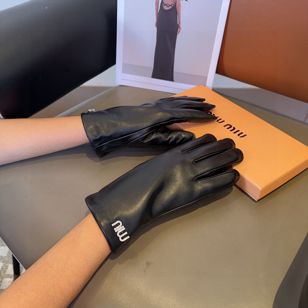 Stylish Miu Miu Gloves: Classic, Cozy, and Warm for Autumn/Winter Fashion - 图片 1