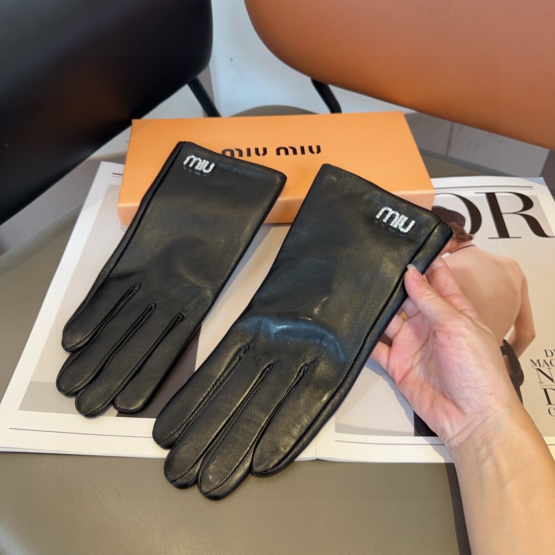 Stylish Miu Miu Gloves: Classic, Cozy, and Warm for Autumn/Winter Fashion - 图片 5