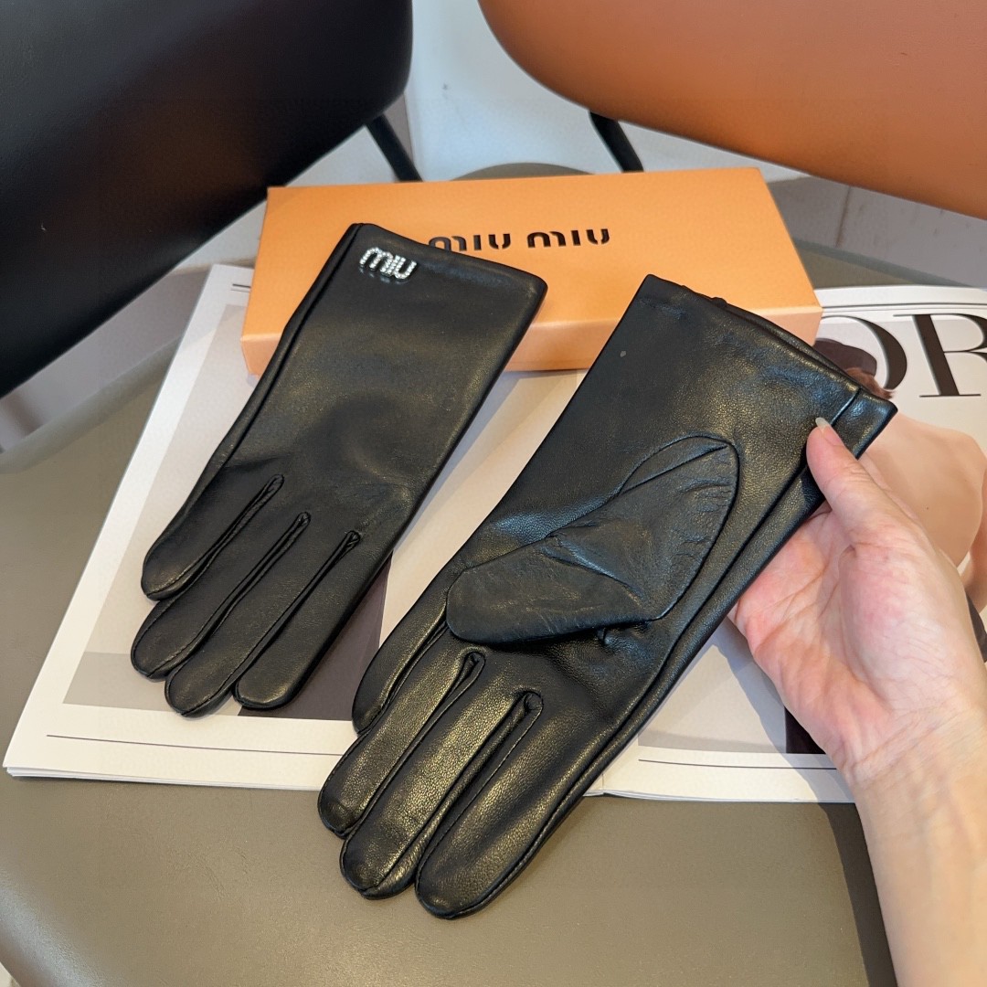 Stylish Miu Miu Gloves: Classic, Cozy, and Warm for Autumn/Winter Fashion - 图片 7