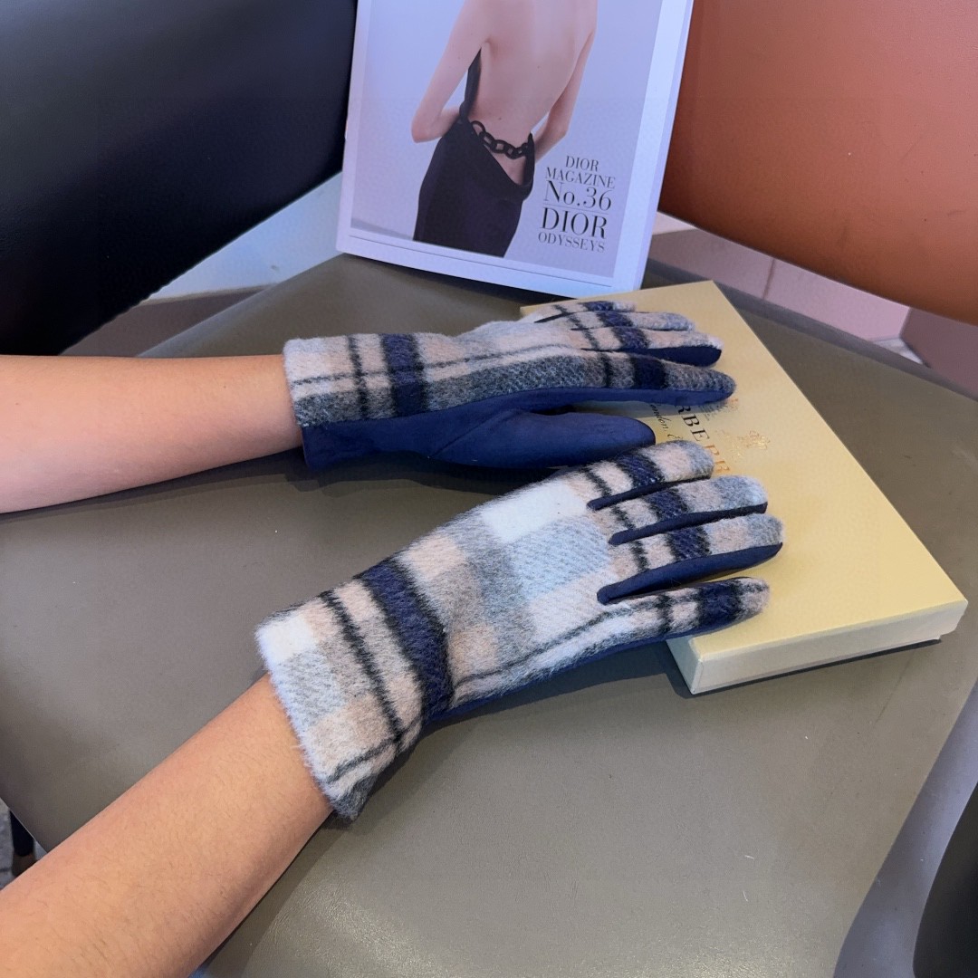 NO:294252,Burberry women's gloves, fashionable gloves, classic, simple, and super comfortable, soft and versatile!  Gloves, gloves, burberry, gloves19860909巴宝莉女款手套,时尚手套,经典简洁上手超舒适柔软、百搭！均码手套,手套,burberry,gloves,accessory