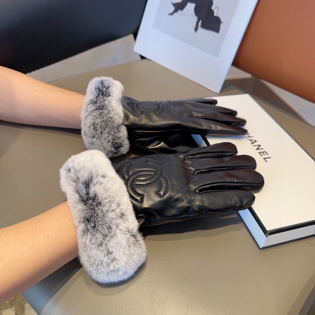 NO:294268,Chanel autumn and winter lazy rabbit fur gloves are worth comparing the same style with different quality, instantly selling poor products in the market, imported first-class lambskin lazy rabbit fur with velvet, classic outdated style. If you like half a finger, you can buy this quality this year, next year, you can still use [Happy][Happy] gloves, gloves, chanel, sheepskin, gloves19860909香奈儿秋冬懒兔毛手套值得对比同款不同品质,秒杀市场差产品,进口一级羊皮懒兔毛内里加绒 经典不过时款.喜欢半指可以入手了,这种品质的今年用了明年还能用 [愉快][愉快][愉快]手套,手套,chanel,sheepskin,gloves,accessory