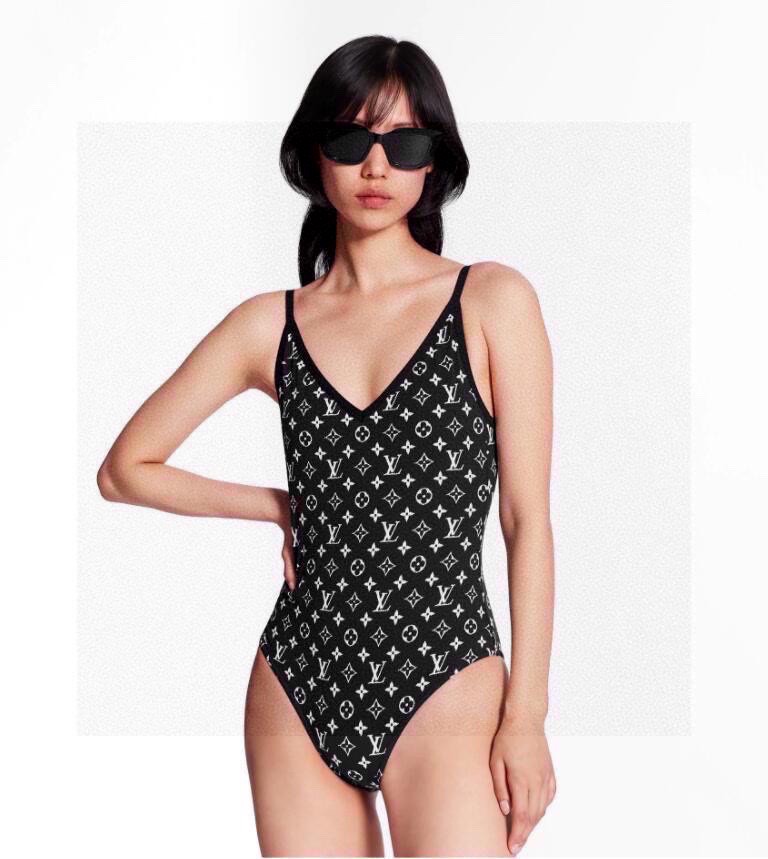 NO:302632,LV summer swimsuits, with a full back design feel!  One-piece swimsuit is retro and beautiful [Wang Chai] This presbyterian is really amazing in summer!  Black and blue two colors.SML swimsuits, swimsuits, swimsuits, swimsuits, bikinis, louis vuitton, swimsuits, bikinis19860909LV 夏日系列泳衣,后背设计感十足！连体泳衣复古又耐看[旺柴] 这个老花夏天穿真的绝了！黑蓝两色.SML泳衣泳裤比基尼,泳衣，泳裤，比基尼,louis vuitton,swimsuits,bikinis,accessory