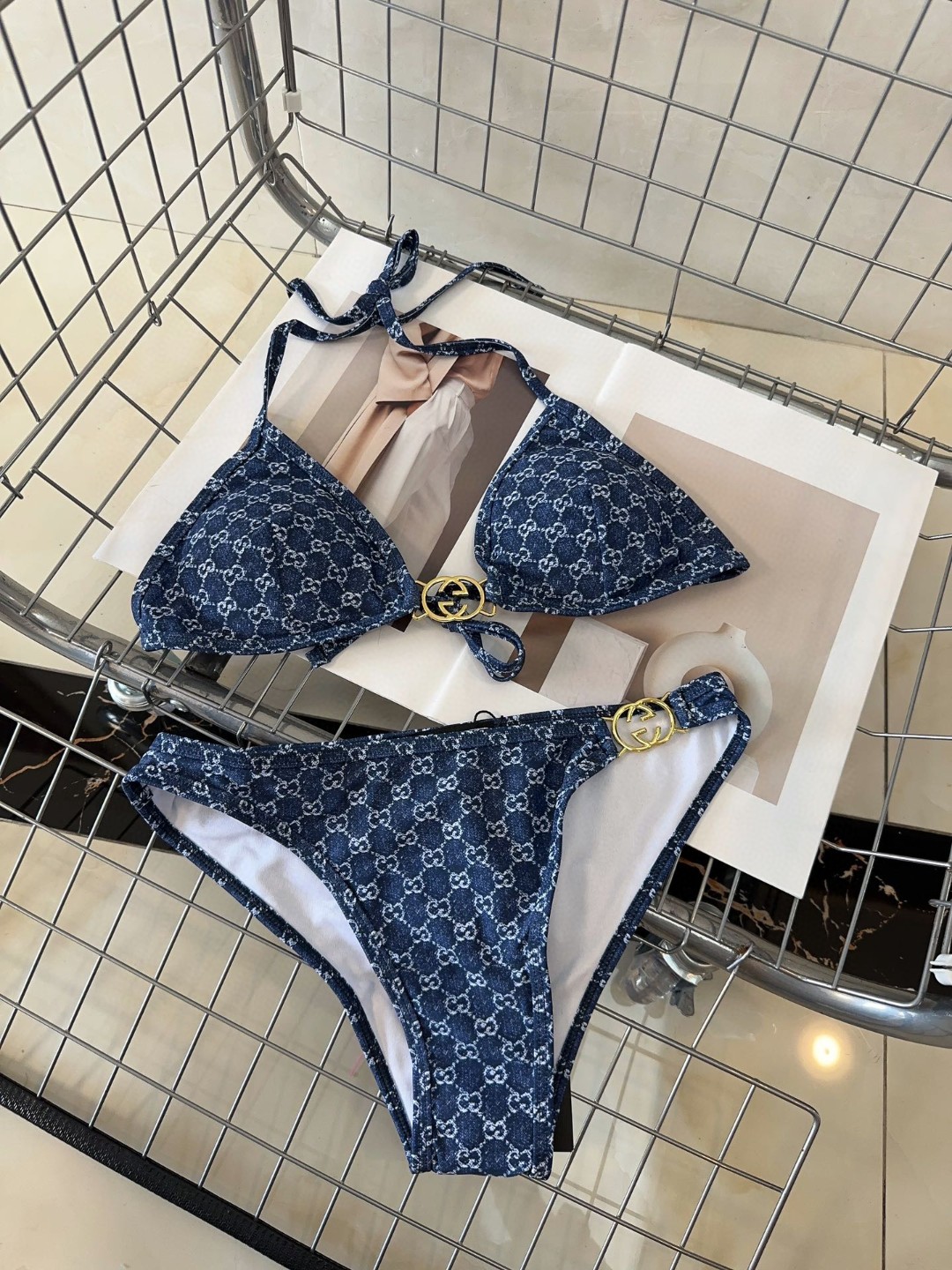 NO:302635,Guqi swimsuits, a must-have for fashionable trendy people!  The real thing is super good!  It's great to take photos on the beach!  SML swimsuits, swimsuits, swimsuits, bikinis, swimsuits, bikinis19860909古奇泳衣,时尚潮人必备！实物超级好看！海边度假拍照超级好！SML泳衣泳裤比基尼,泳衣，泳裤，比基尼,swimsuits,bikinis,accessory