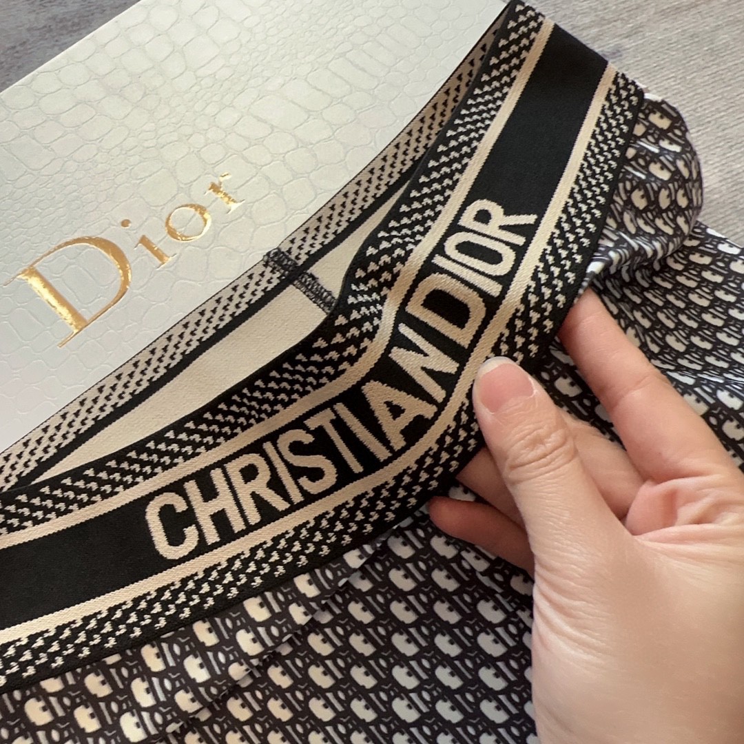 
dio*新款高弹力健身瑜伽服运动套装~渐变色老花字母印花拼色logo织带露肚脐小背心+修身提臀显瘦瑜伽
