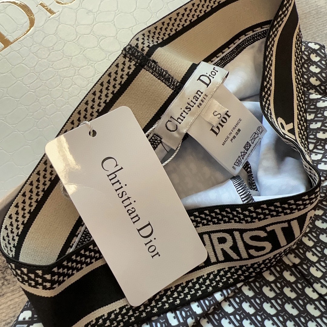 
dio*新款高弹力健身瑜伽服运动套装~渐变色老花字母印花拼色logo织带露肚脐小背心+修身提臀显瘦瑜伽