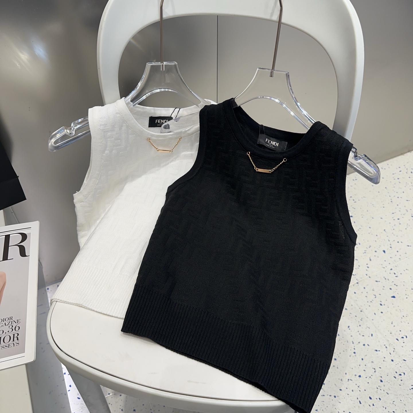 NO:303934,Fendi vest, wearing a jacket, super hot, single size, swimsuit, swimsuit, bikinis, fendi, jackets & coats, swimsuits, bikinis19860909芬迪背心,搭外套单穿超爆 均码泳衣泳裤比基尼,泳衣，泳裤，比基尼,fendi,jackets & coats,swimsuits,bikinis,accessory