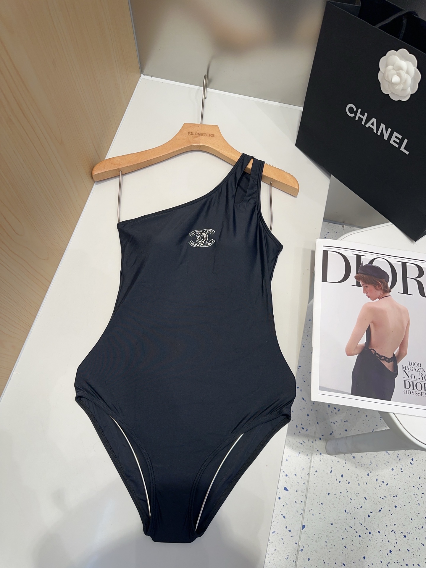 NO:303928,Chanel swimsuit, the real thing is so beautiful!  If you can't take pictures of it, whoever wears it will be beautiful!  Very worth buying SML swimsuits, swimsuits, swimsuits, bikinis, chanels, swimsuits, bikinis19860909香奈儿泳衣,实物实在太美了！拍不出来它的美谁穿谁美！很值得入手 SML泳衣泳裤比基尼,泳衣，泳裤，比基尼,chanel,swimsuits,bikinis,accessory