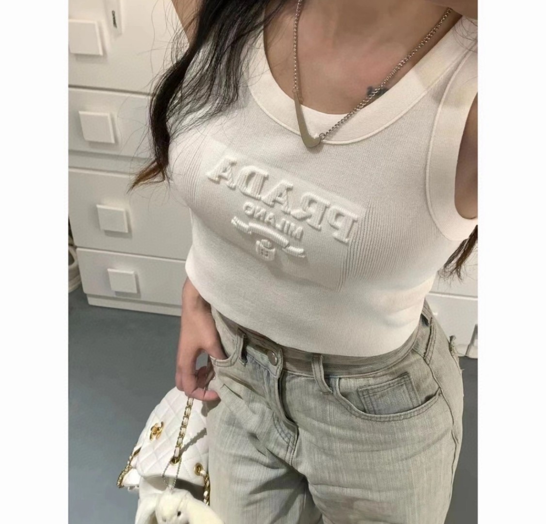 NO:304024,Prada vest, wearing a jacket, super hot, single size, swimsuit, swimsuit, bikini, swimsuit, swimsuit, bikini, prada, jackets & coats, swimsuits, bikinis19860909普拉达背心,搭外套单穿超爆 均码泳衣泳裤比基尼,泳衣，泳裤，比基尼,prada,jackets & coats,swimsuits,bikinis,accessory