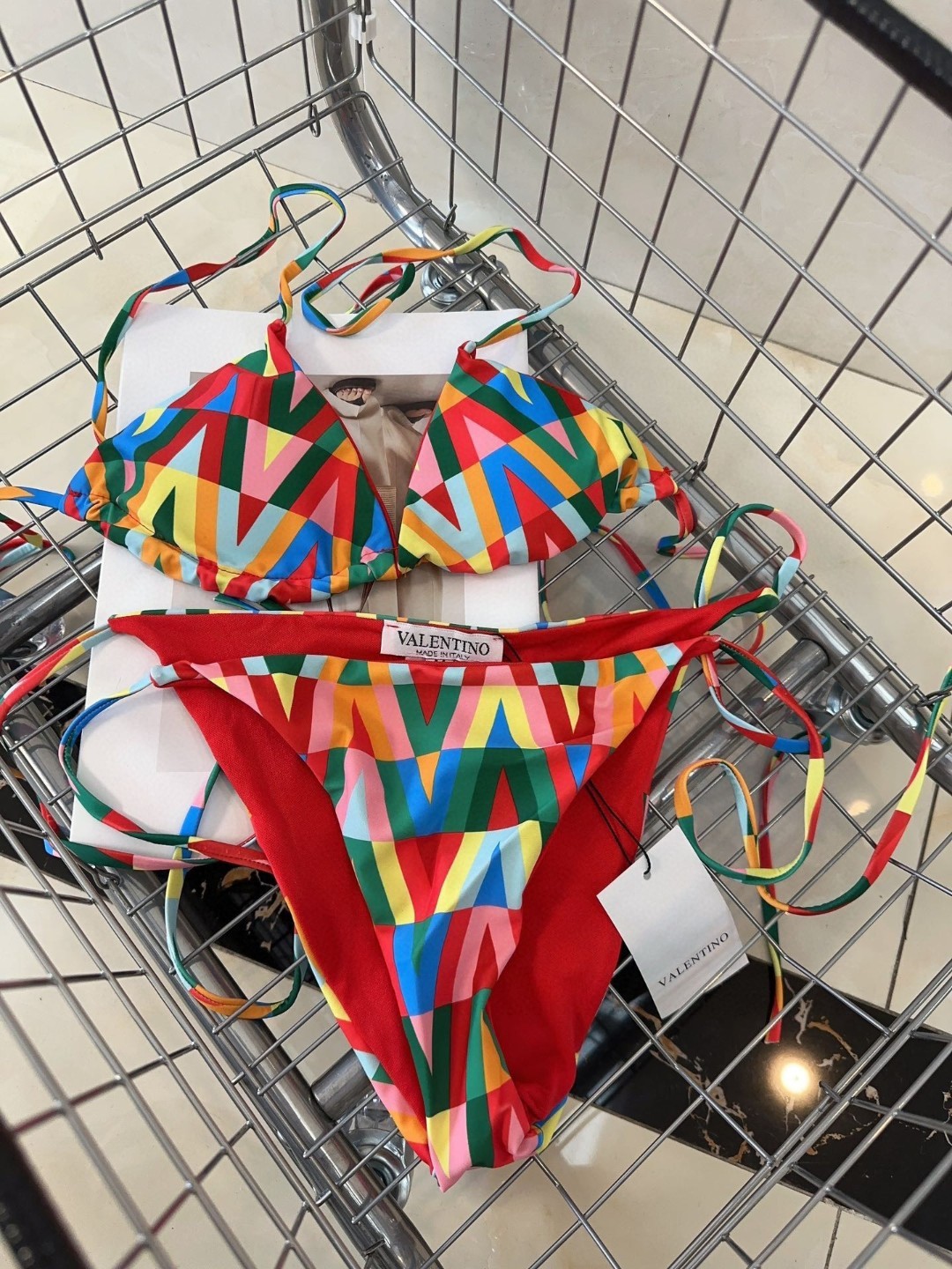 NO:304039,Valentino swimsuits are a must-have for fashionable trendy people!  The real thing is super good!  It's great to take photos on the beach!  SML swimsuits, swimsuits, swimsuits, bikini, valentino, swimsuits, bikinis19860909华伦天奴泳衣,时尚潮人必备！实物超级好看！海边度假拍照超级好！SML泳衣泳裤比基尼,泳衣，泳裤，比基尼,valentino,swimsuits,bikinis,accessory