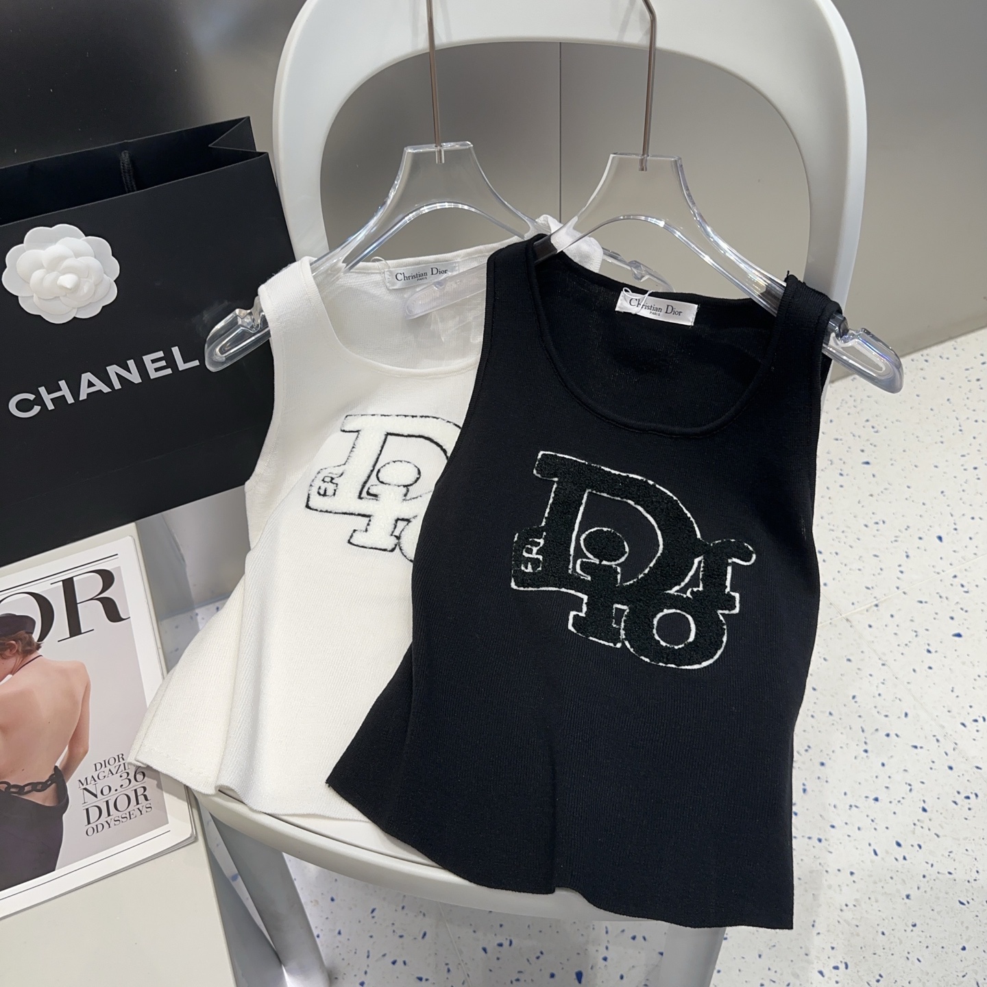 NO:304052,Dior vest, wearing a jacket, super hot, single size, swimsuit, swimsuit, bikini, dior, jackets & coats, swimsuits, bikinis19860909迪奥背心,搭外套单穿超爆 均码泳衣泳裤比基尼,泳衣，泳裤，比基尼,dior,jackets & coats,swimsuits,bikinis,accessory