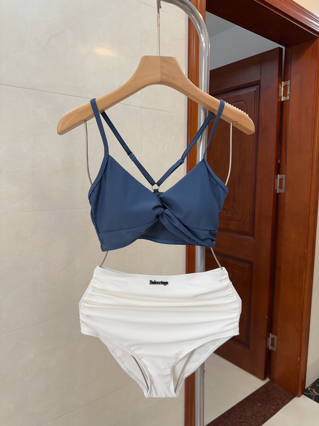 Stylish Paris Family’s New Bathing Suit: Perfect for Beach Photos!