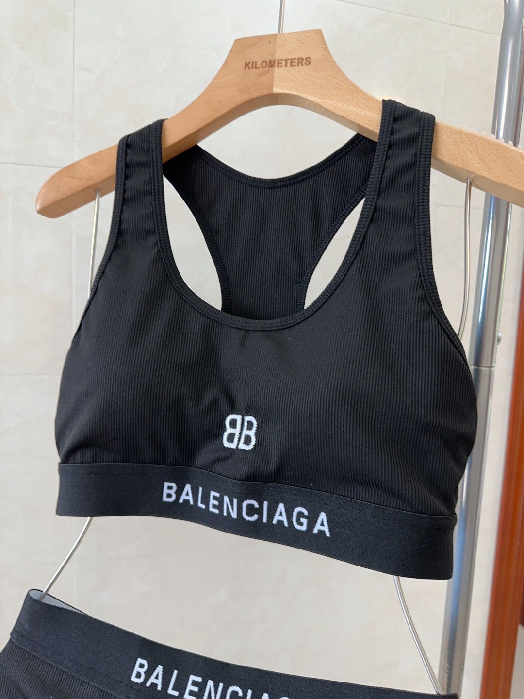 Stylish Parisian Bathing Suit: Perfect for Beach Photos! 🏖️ - 图片 5