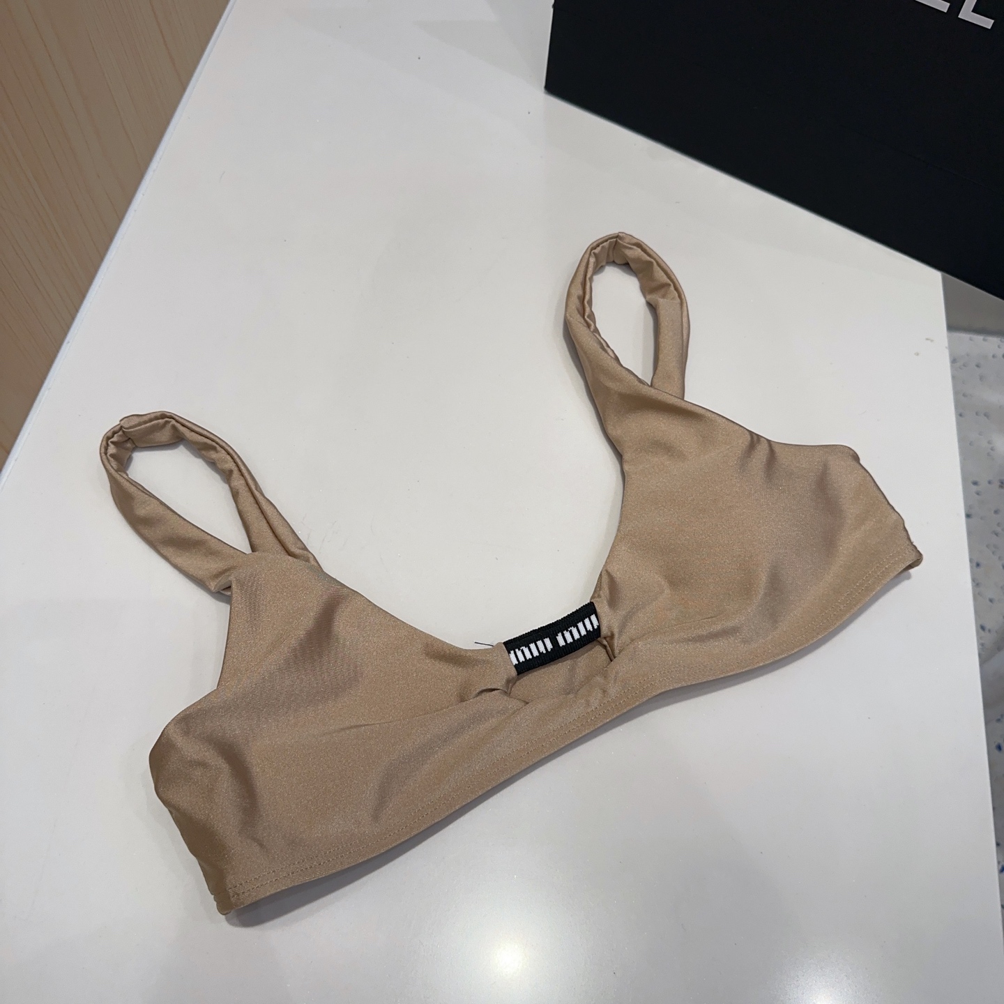 
miumiu泳衣，时尚达人必备。超级显身材！SML