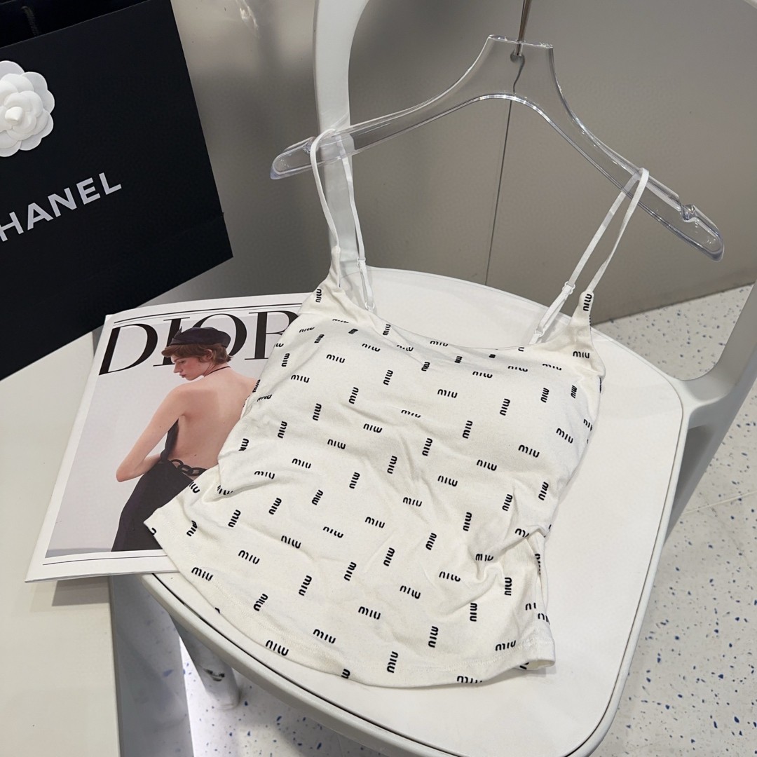 NO:304393,Miumiu vest, wearing a jacket, super hot, single size, swimsuit, swimsuit, bikinis, miumiu, jackets & coats, swimsuits, bikinis19860909miumiu背心,搭外套单穿超爆 均码泳衣泳裤比基尼,泳衣，泳裤，比基尼,miumiu,jackets & coats,swimsuits,bikinis,accessory