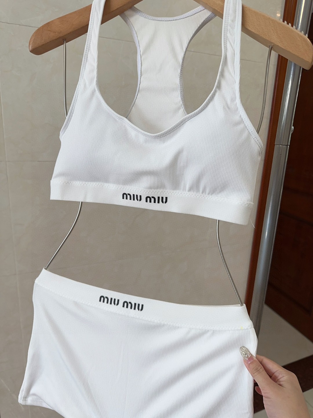 
miumiu泳衣，时尚潮人必备！实物超级好看！海边度假拍照超级好！SML