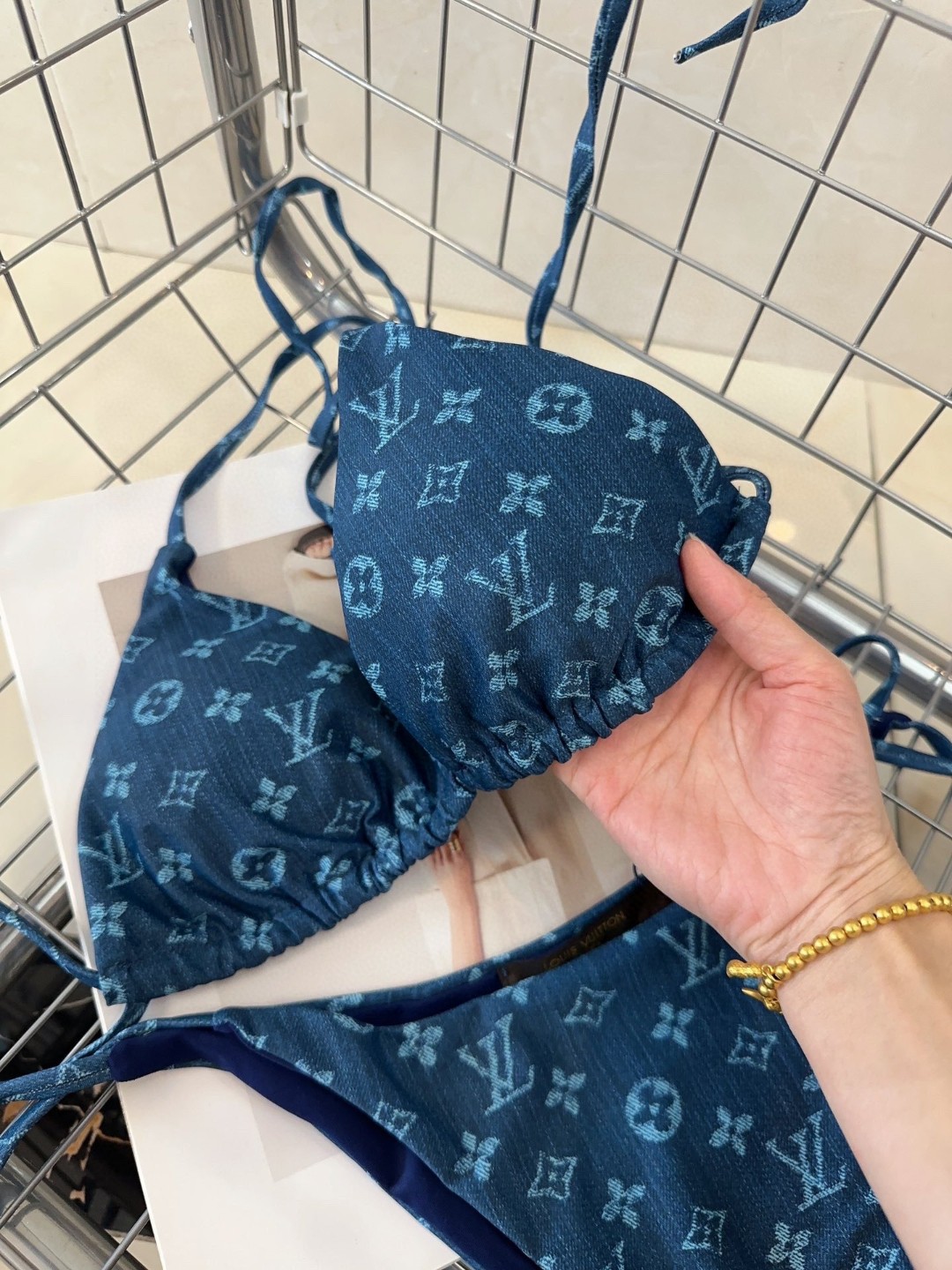 
LV泳衣，时尚潮人必备！实物超级好看！海边度假拍照超级好！SML