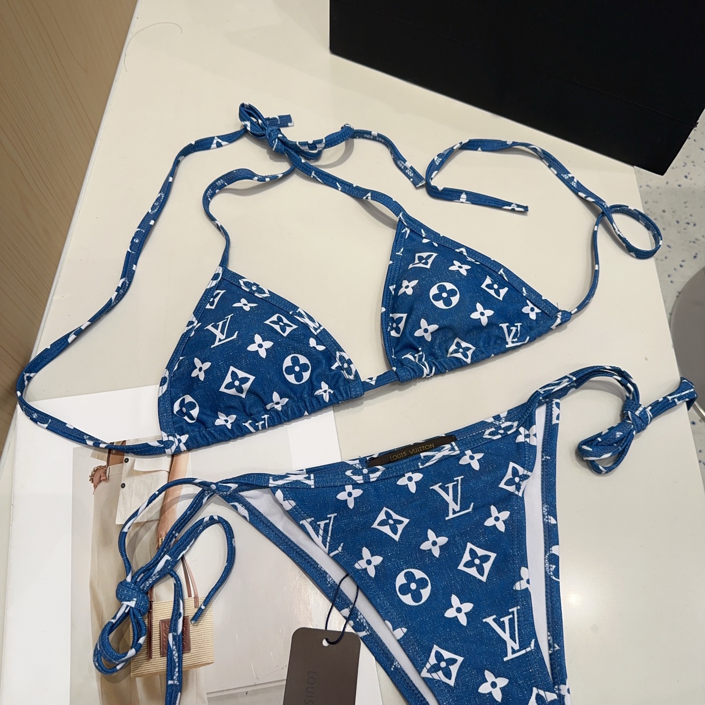 
Lv泳衣，时尚达人必备。超级显身材！SML