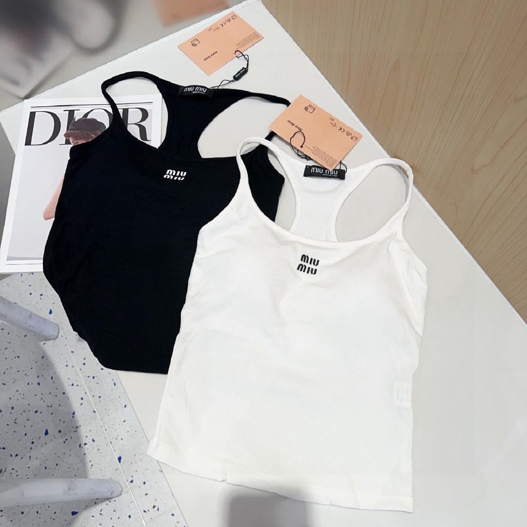 NO:304677,Miumiu vest, wearing a jacket, super hot, single size, swimsuit, swimsuit, bikinis, miumiu, jackets & coats, swimsuits, bikinis19860909miumiu背心,搭外套单穿超爆 均码泳衣泳裤比基尼,泳衣，泳裤，比基尼,miumiu,jackets & coats,swimsuits,bikinis,accessory