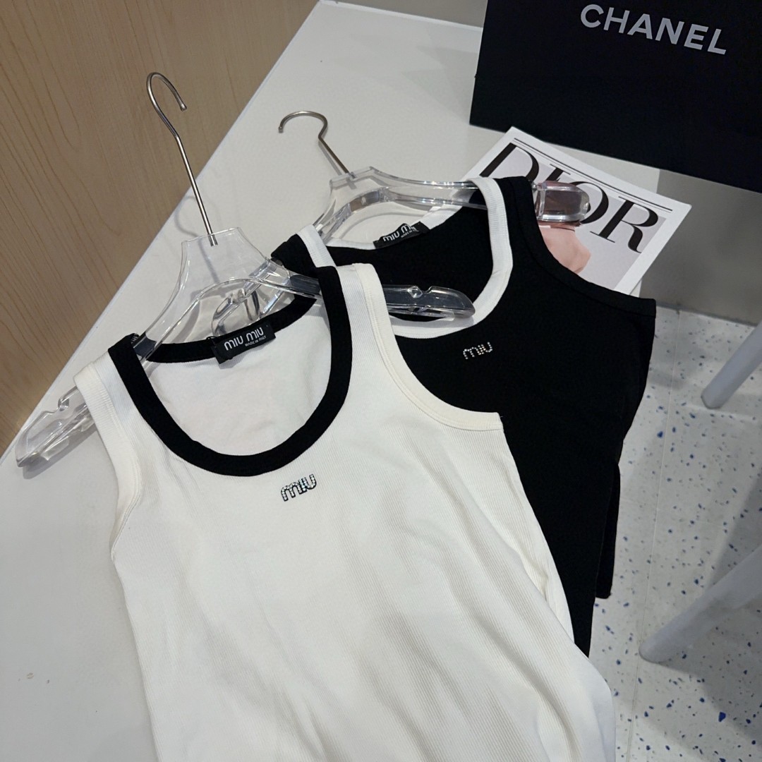 NO:304704,Miumiu vest, wearing a jacket, super hot, single size, swimsuit, swimsuit, bikinis, miumiu, jackets & coats, swimsuits, bikinis19860909miumiu背心,搭外套单穿超爆 均码泳衣泳裤比基尼,泳衣，泳裤，比基尼,miumiu,jackets & coats,swimsuits,bikinis,accessory