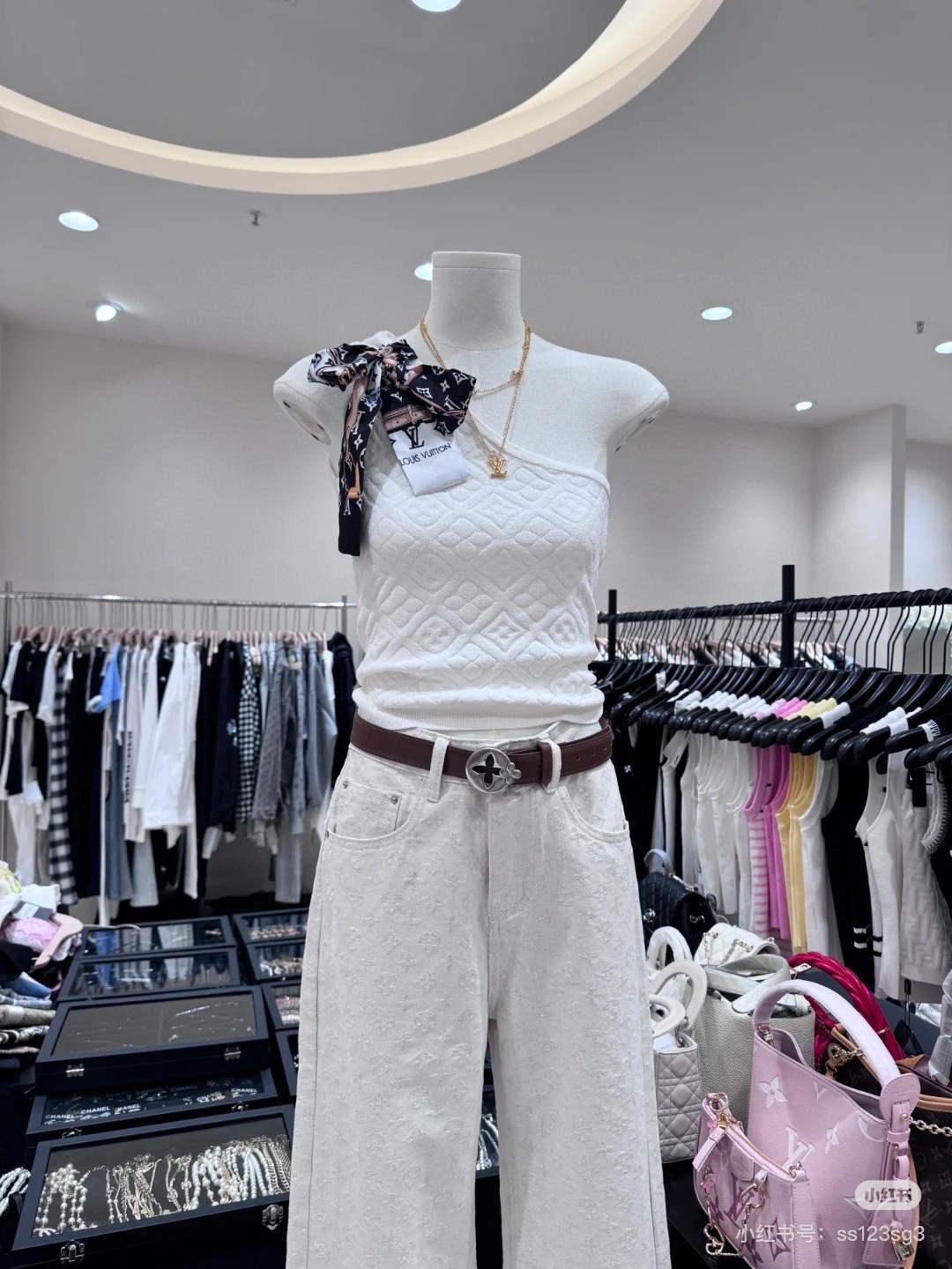 NO:305209,Lv slanted shoulder knitted vest swimsuit swimsuit bikini, swimsuit, swimming trunk, bikini, louis vuitton, swimsuits, bikinis19860909Lv斜肩针织背心泳衣泳裤比基尼,泳衣，泳裤，比基尼,louis vuitton,swimsuits,bikinis,accessory