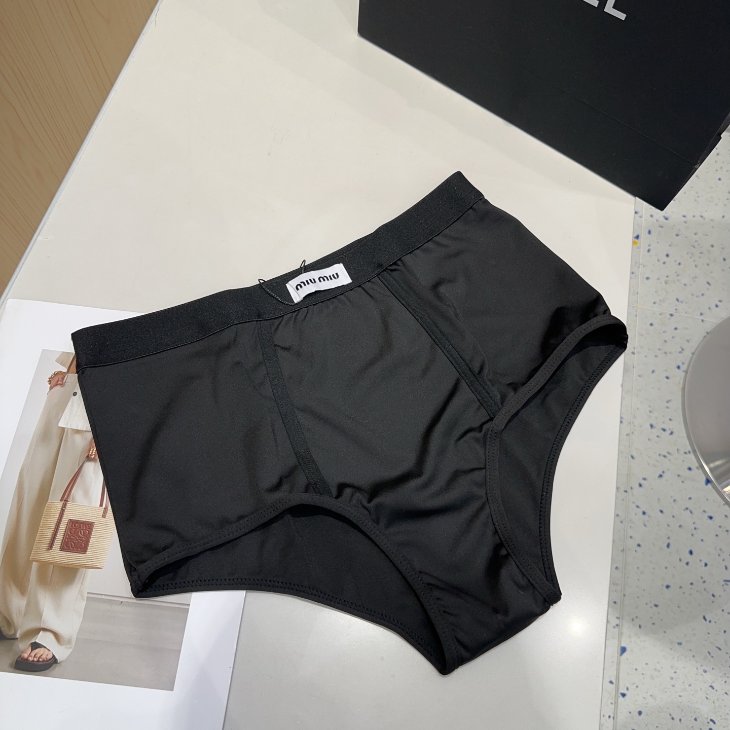 
miumiu泳衣，时尚达人必备。超级显身材！SML