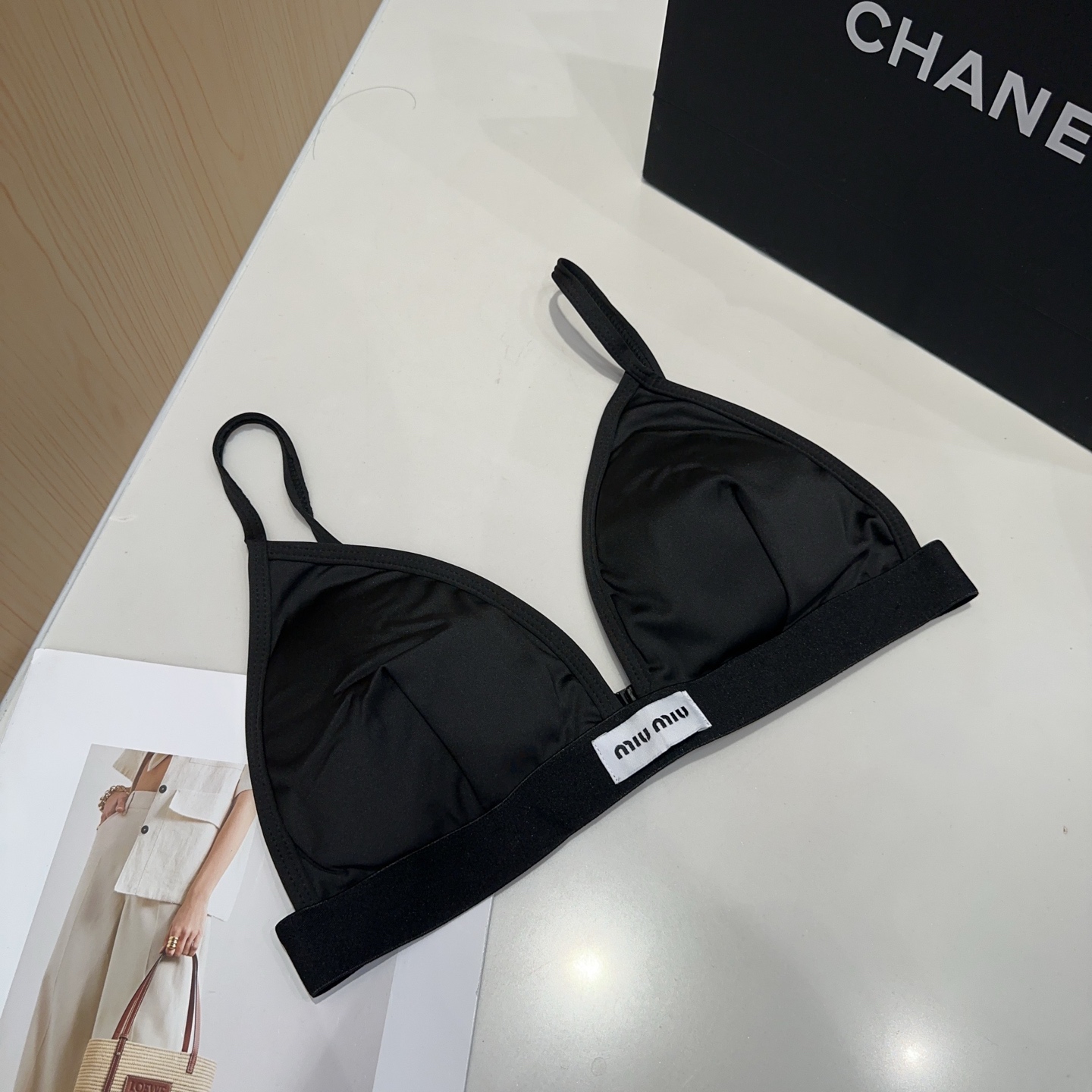 
miumiu泳衣，时尚达人必备。超级显身材！SML
