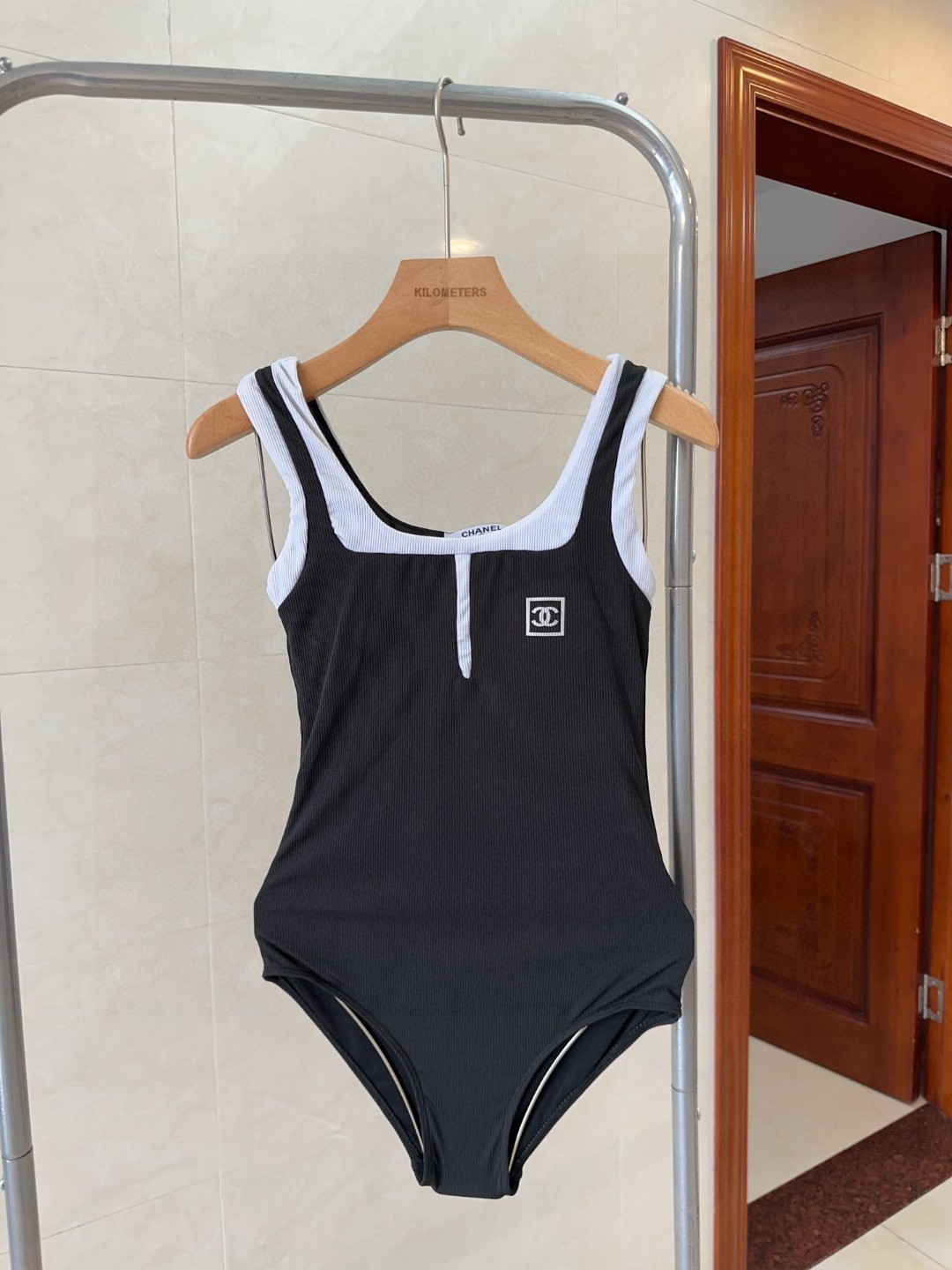NO:304854,Chanel swimsuits are a must-have for fashionable trendy people!  The real thing is super good!  It's great to take photos on the beach!  SML swimsuits, swimsuits, swimsuits, bikinis, chanels, swimsuits, bikinis19860909香奈儿泳衣,时尚潮人必备！实物超级好看！海边度假拍照超级好！SML泳衣泳裤比基尼,泳衣，泳裤，比基尼,chanel,swimsuits,bikinis,accessory