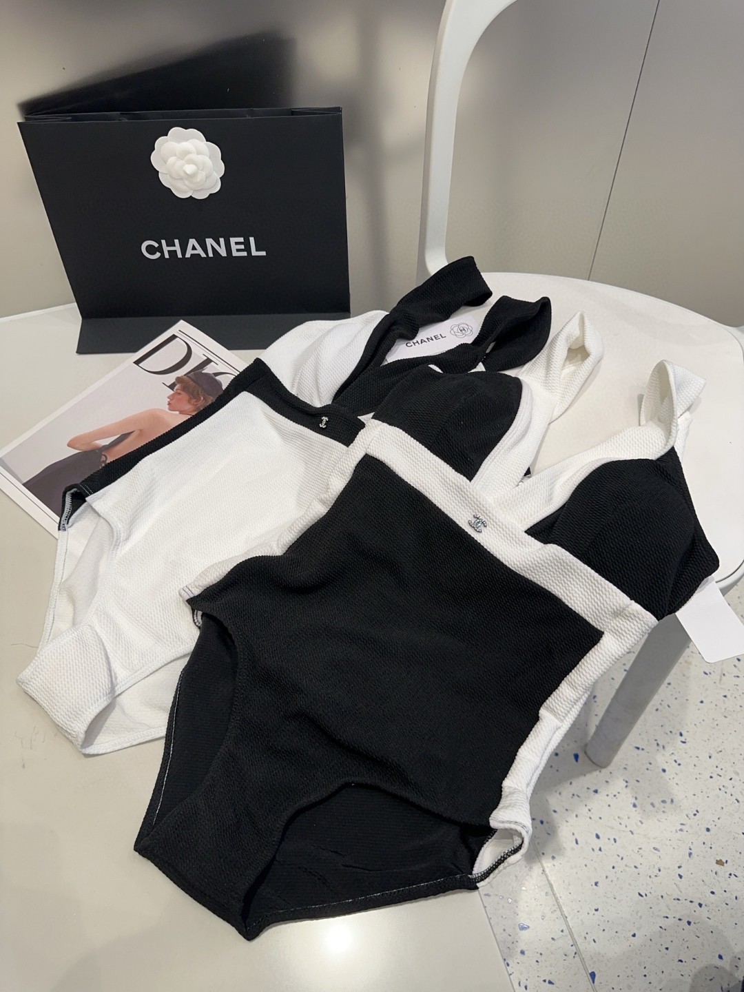 NO:304872,Chanel swimsuit, the real thing is so beautiful!  If you can't take pictures of it, whoever wears it will be beautiful!  Very worth buying SML swimsuits, swimsuits, swimsuits, bikinis, chanels, swimsuits, bikinis19860909香奈儿泳衣,实物实在太美了！拍不出来它的美谁穿谁美！很值得入手 SML泳衣泳裤比基尼,泳衣，泳裤，比基尼,chanel,swimsuits,bikinis,accessory