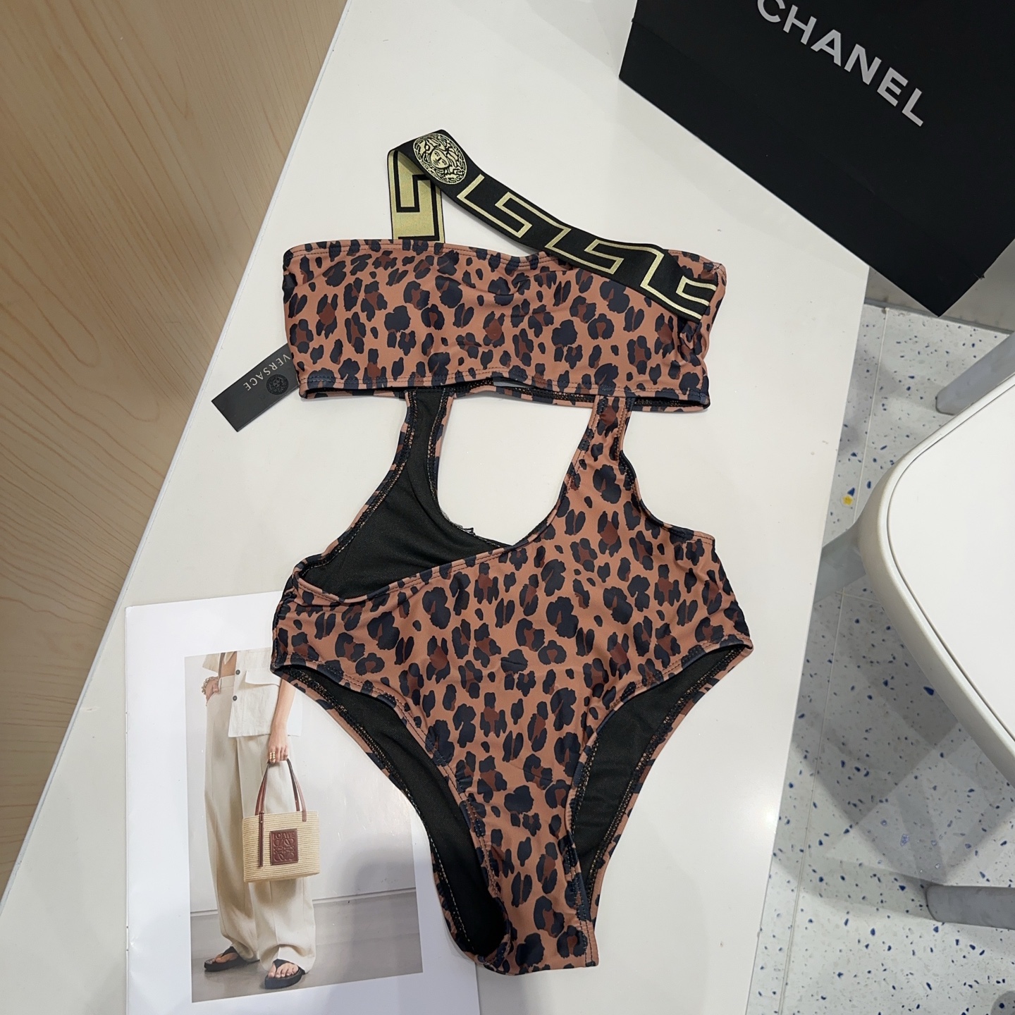 NO:304867,Versace swimsuits are a must-have for fashion experts. They show off their figures!  SML swimsuits, swimsuits, swimsuits, bikinis, versace, swimsuits, bikinis19860909范思哲泳衣,时尚达人必备.超级显身材！SML泳衣泳裤比基尼,泳衣，泳裤，比基尼,versace,swimsuits,bikinis,accessory
