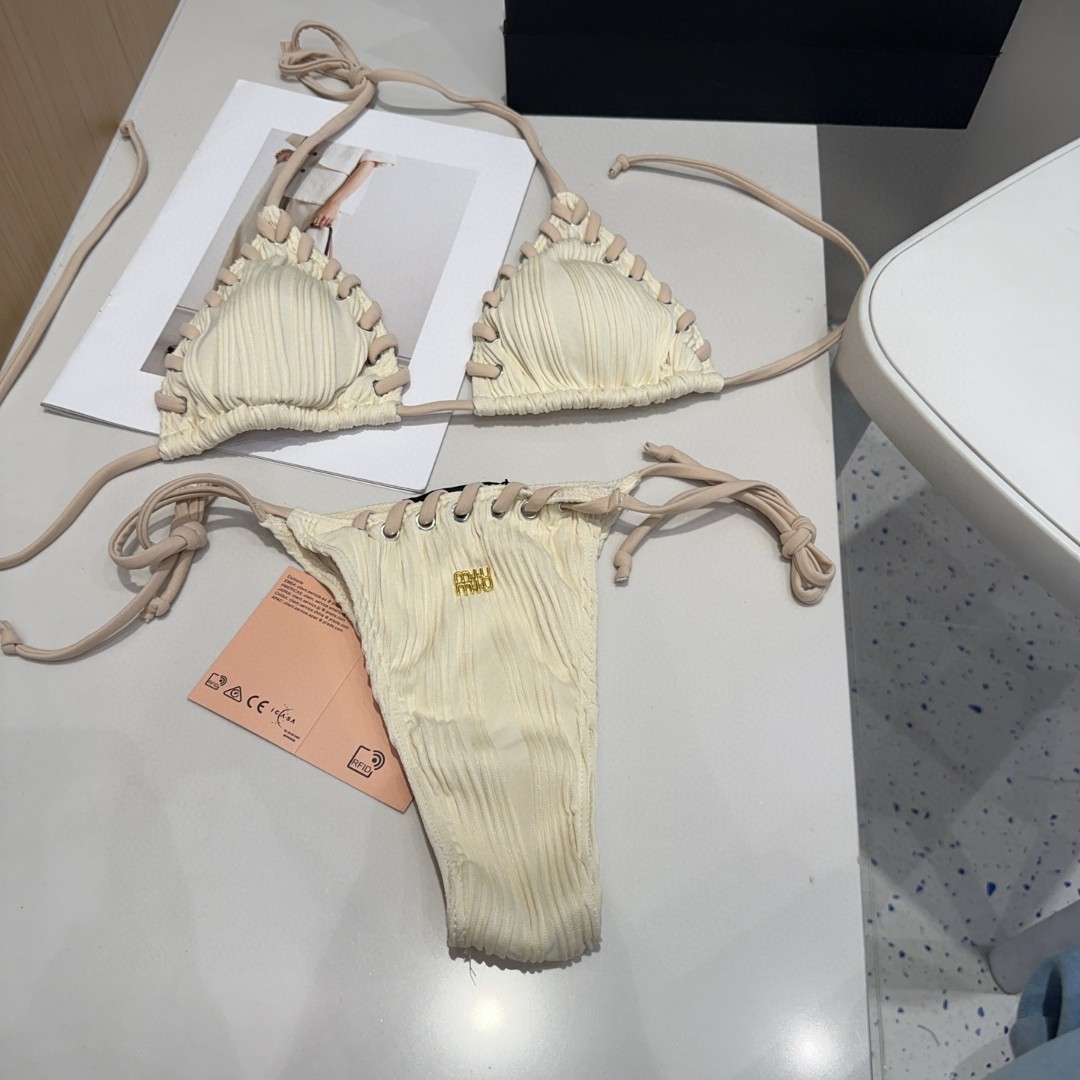 
miumiu泳衣，时尚达人必备。超级显身材！SML