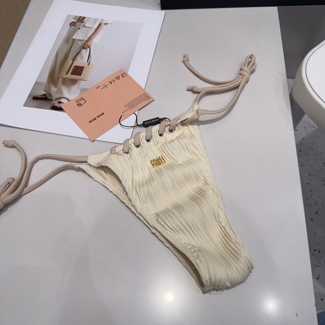
miumiu泳衣，时尚达人必备。超级显身材！SML
