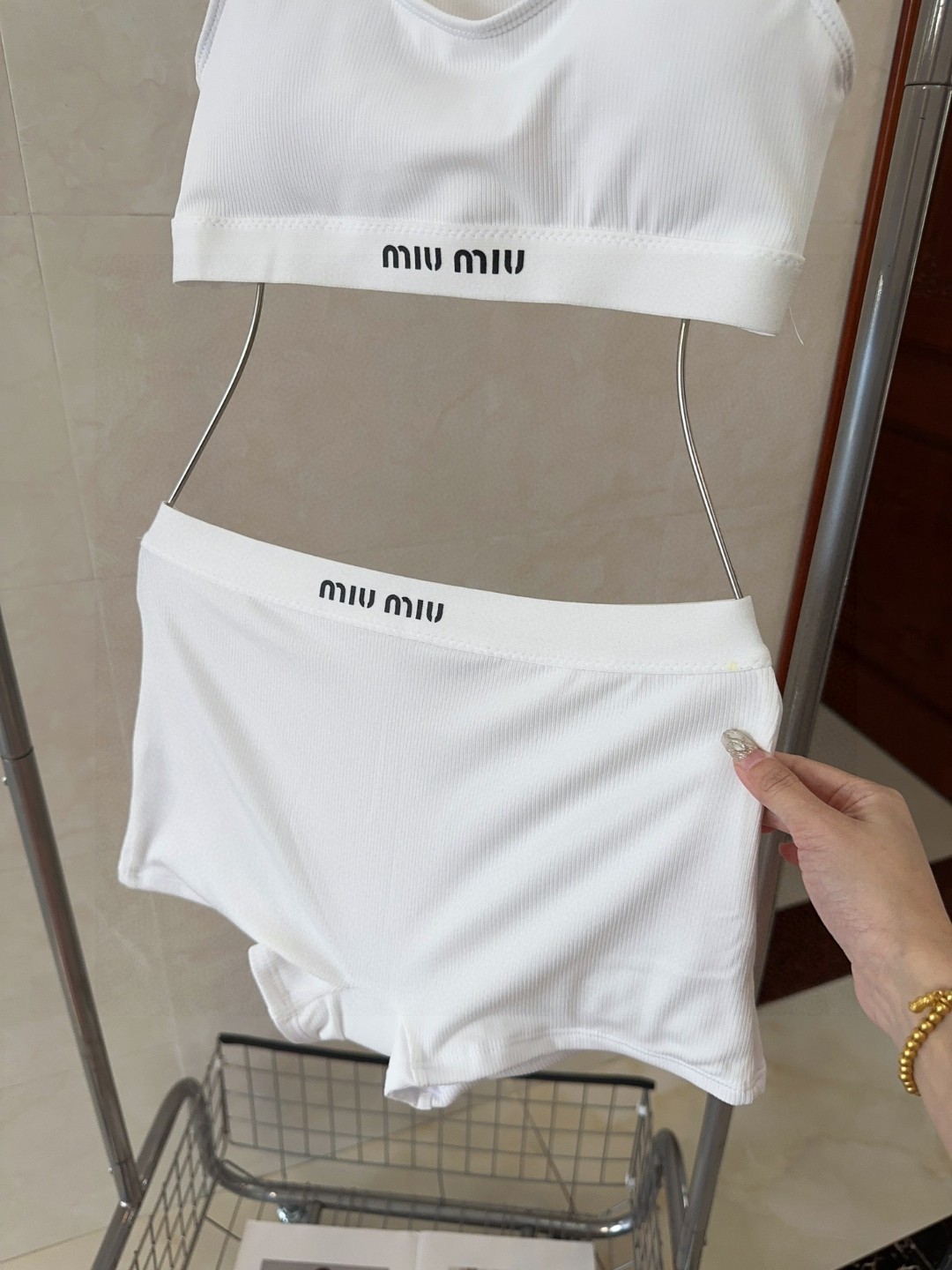 
miumiu泳衣，时尚潮人必备！实物超级好看！海边度假拍照超级好！SML