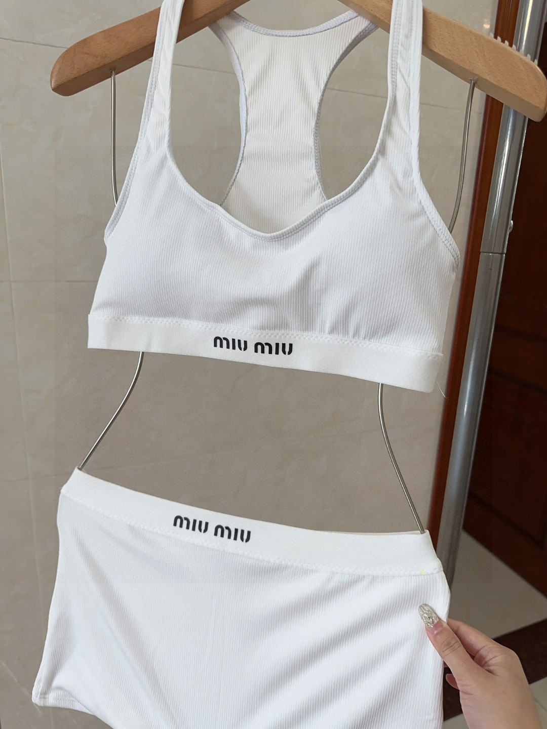 
miumiu泳衣，时尚潮人必备！实物超级好看！海边度假拍照超级好！SML
