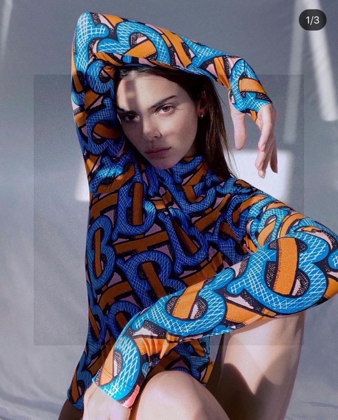 NO:305125,Burberry's exclusive TB logo printed long-sleeved swimsuit, the upper body is super awesome!  It is released simultaneously in major counters, and it naturally presents a sense of fashion!  Very age-reducing, youthful and energetic. SML swimsuits, swimsuits, swimsuits, bikinis19860909巴宝莉专属TB标识印花长袖泳衣,上身超级棒！同步各大专柜发售,自然而然呈现时尚感！十分减龄,具有年轻活力.SML泳衣泳裤比基尼,泳衣，泳裤，比基尼,burberry,swimsuits,bikinis,accessory