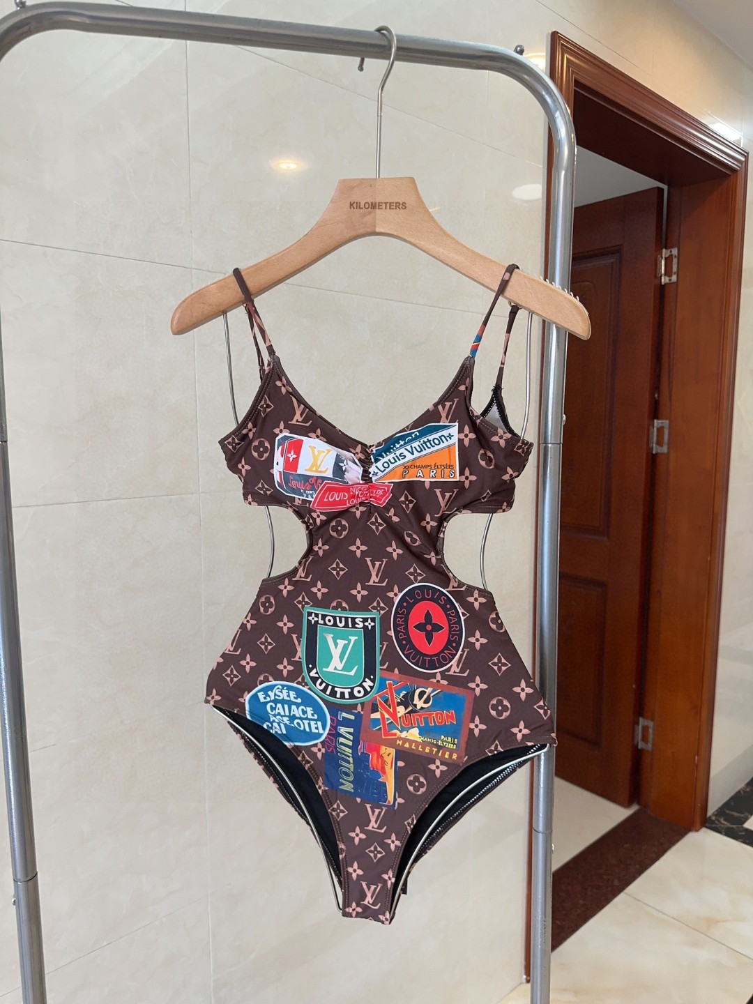 NO:304903,LV swimsuit, slim and beautiful on the upper body!  Wearing a very fashionable SML swimsuit swimsuit bikini, swimsuit, swimming trunks, bikini, louis vuitton, swimsuits, bikinis19860909LV泳衣,上身显瘦而且好看！穿着很洋气SML泳衣泳裤比基尼,泳衣，泳裤，比基尼,louis vuitton,swimsuits,bikinis,accessory