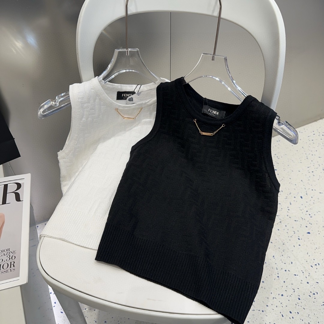 NO:304910,Fendi vest, wearing a jacket, super hot, single size, swimsuit, swimsuit, bikinis, fendi, jackets & coats, swimsuits, bikinis19860909芬迪背心,搭外套单穿超爆 均码泳衣泳裤比基尼,泳衣，泳裤，比基尼,fendi,jackets & coats,swimsuits,bikinis,accessory