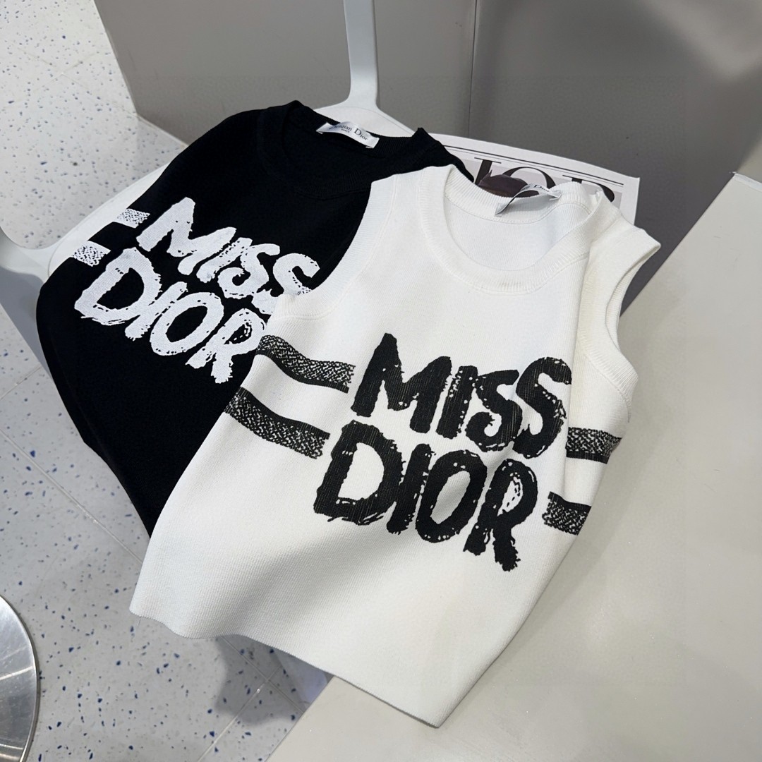 NO:305211,Dior vest, wearing a jacket, super hot, single size, swimsuit, swimsuit, bikini, dior, jackets & coats, swimsuits, bikinis19860909迪奥小背心,搭外套单穿超爆 均码泳衣泳裤比基尼,泳衣，泳裤，比基尼,dior,jackets & coats,swimsuits,bikinis,accessory