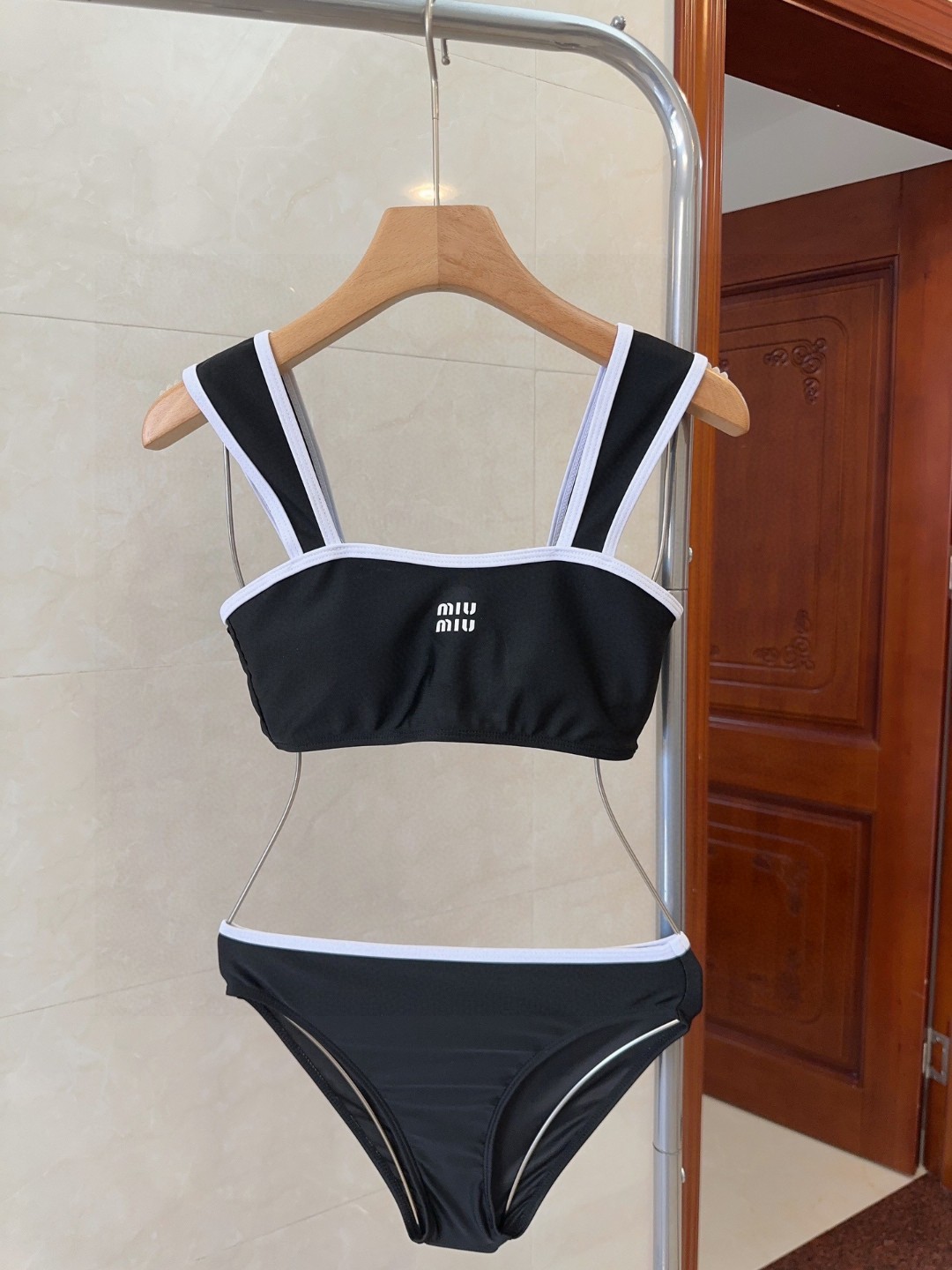 NO:305206,Miumiu swimsuit, the real thing is so beautiful!  If you can't take pictures of it, whoever wears it will be beautiful!  Very worth buying SML swimsuits, swimsuits, swimsuits, bikinis, miumiu, swimsuits, bikinis19860909miumiu泳衣,实物实在太美了！拍不出来它的美谁穿谁美！很值得入手 SML泳衣泳裤比基尼,泳衣，泳裤，比基尼,miumiu,swimsuits,bikinis,accessory