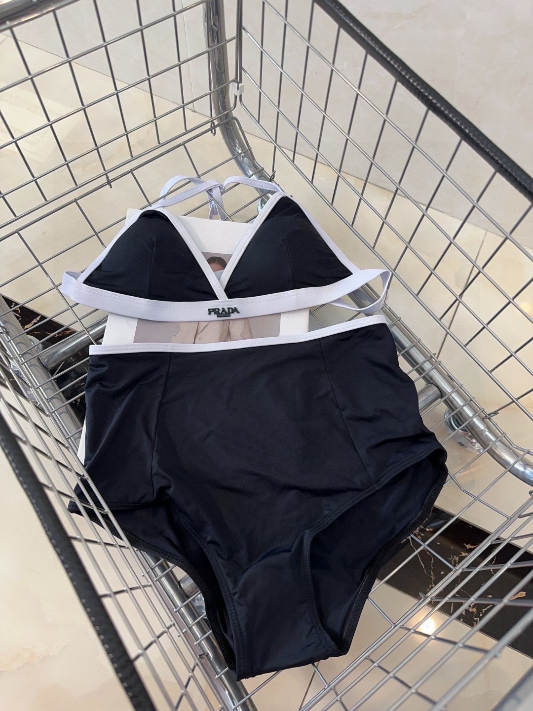 NO:305210,Prada's new swimsuit, a must-have for fashionable trendy people!  The real thing is super good!  It's great to take photos on the beach!  SML swimsuits, swimsuits, swimsuits, bikinis, pradas, swimsuits, bikinis19860909普拉达新款泳衣,时尚潮人必备！实物超级好看！海边度假拍照超级好！SML泳衣泳裤比基尼,泳衣，泳裤，比基尼,prada,swimsuits,bikinis,accessory