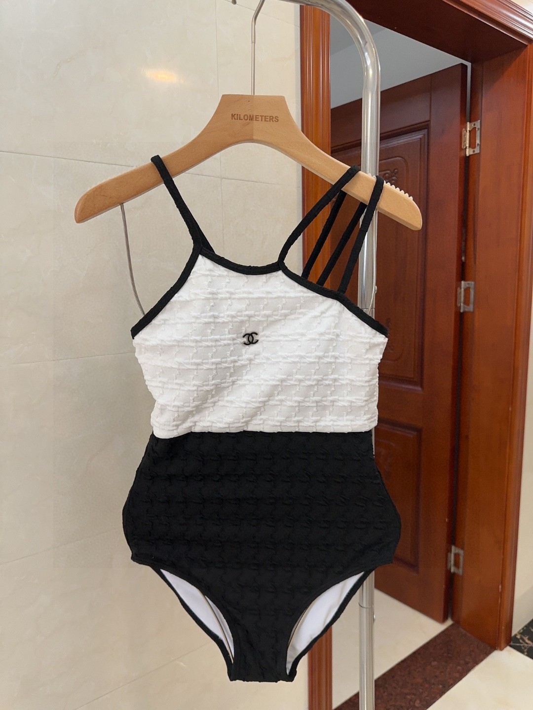 NO:305225,Chanel's new swimsuit, a must-have for fashionable trendy people!  The real thing is super good!  It's great to take photos on the beach!  SML swimsuits, swimsuits, swimsuits, bikinis, chanels, swimsuits, bikinis19860909香奈儿新款泳衣,时尚潮人必备！实物超级好看！海边度假拍照超级好！SML泳衣泳裤比基尼,泳衣，泳裤，比基尼,chanel,swimsuits,bikinis,accessory