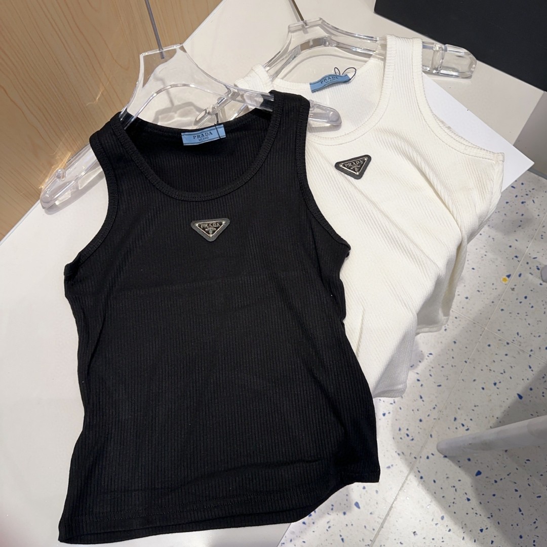 NO:305223,Prada vest, wearing a jacket, super hot, single size, swimsuit, swimsuit, bikini, swimsuit, swimsuit, bikini, prada, jackets & coats, swimsuits, bikinis19860909普拉达背心,搭外套单穿超爆 均码泳衣泳裤比基尼,泳衣，泳裤，比基尼,prada,jackets & coats,swimsuits,bikinis,accessory