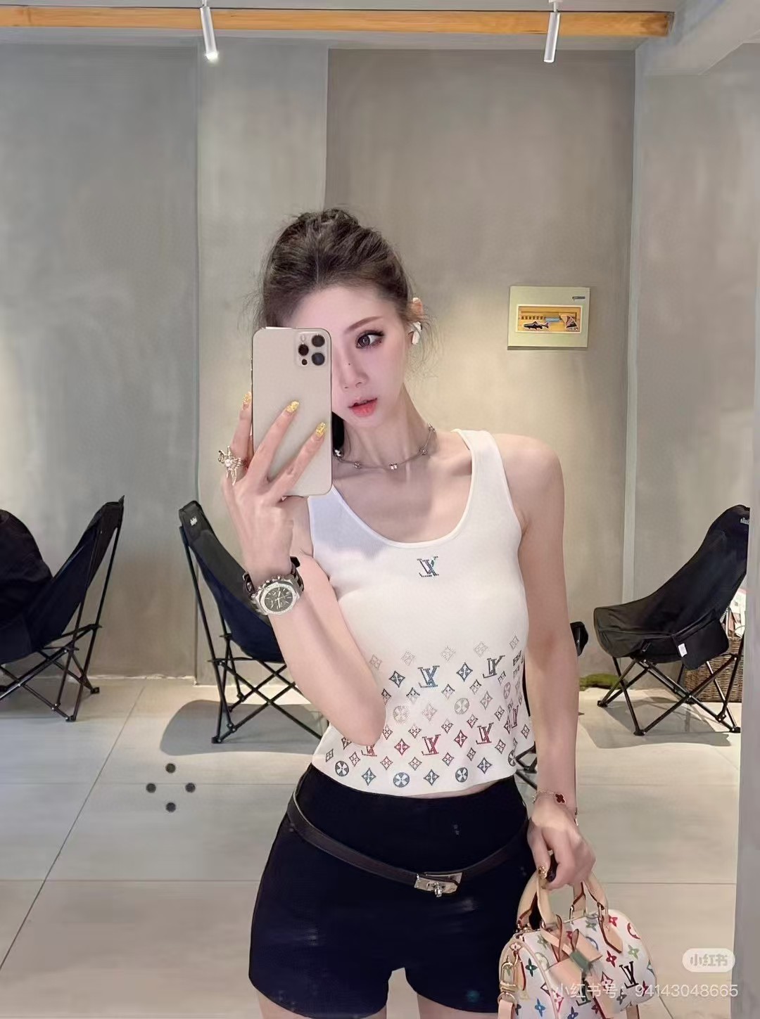 
LV背心，搭外套单穿超。爆
均码