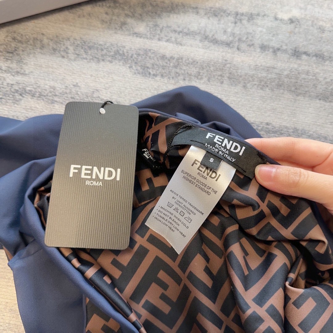 
Fend*新款金属扣饰经典双FF字母印花性感露背U领高弹力紧身衣 连体泳衣！SML